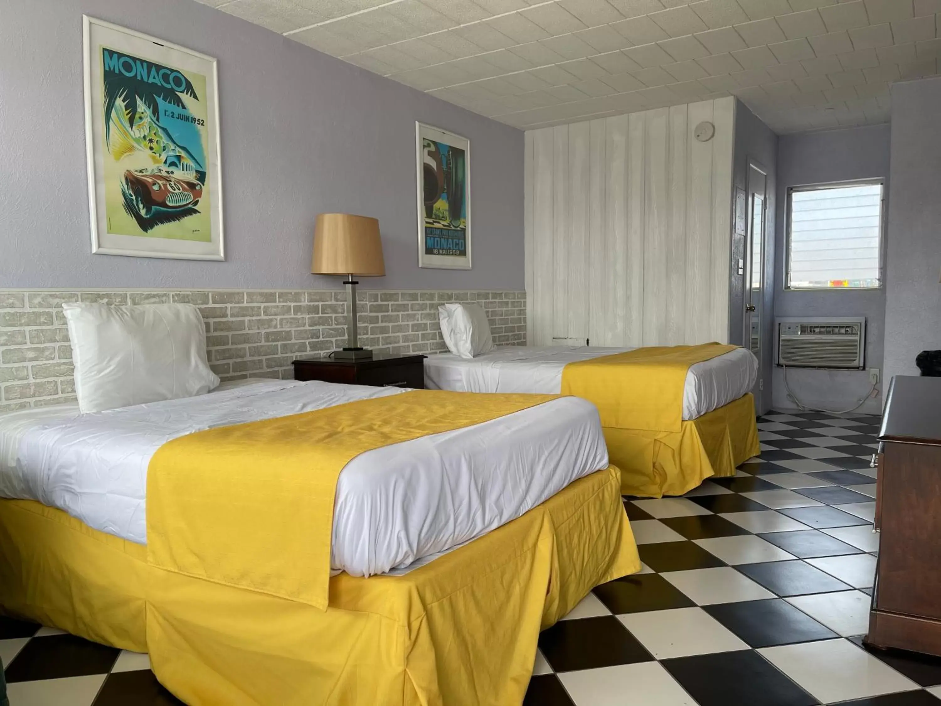 Bed in Monaco Motel - Wildwood
