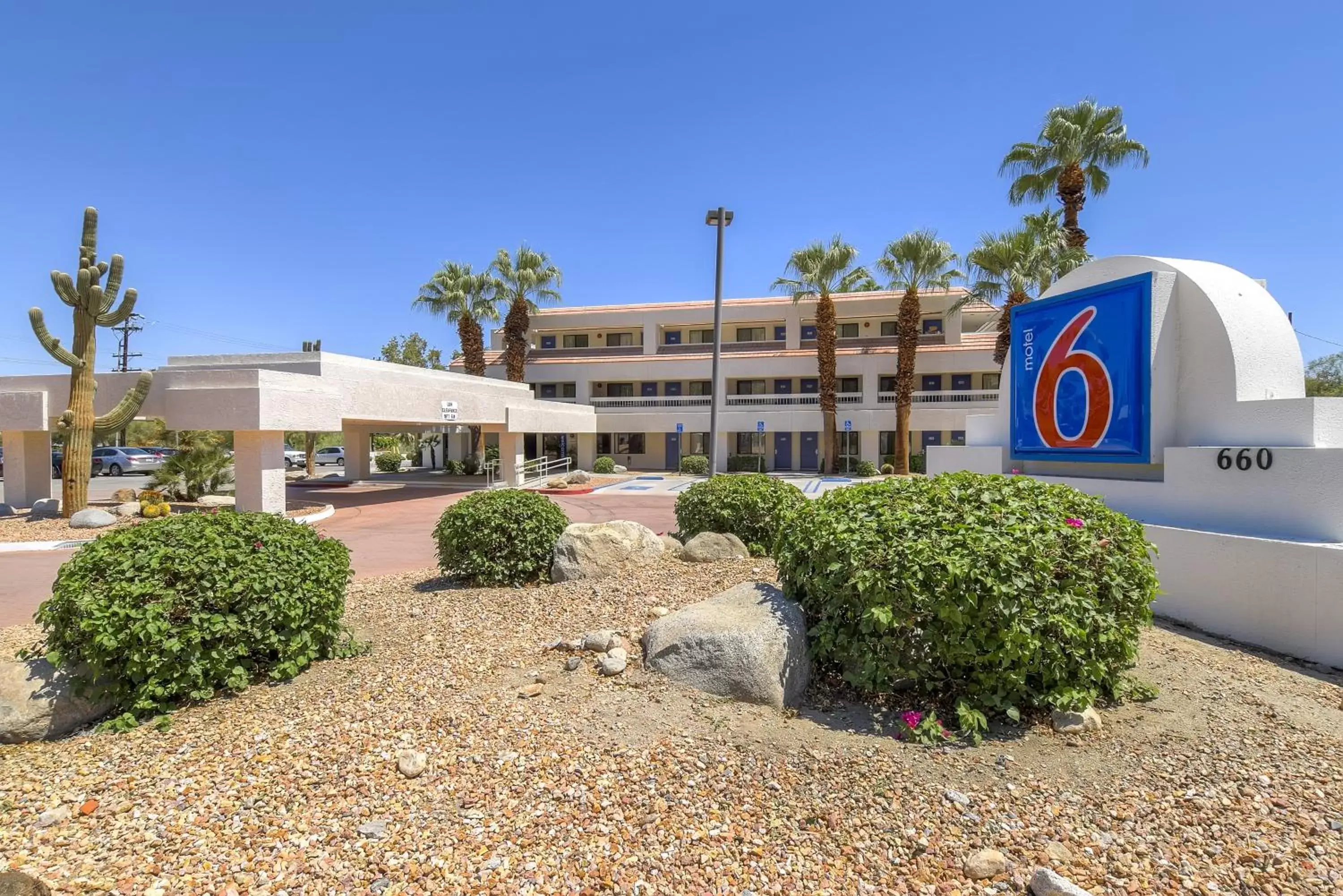 Facade/entrance, Property Building in Motel 6-Palm Springs, CA - Downtown