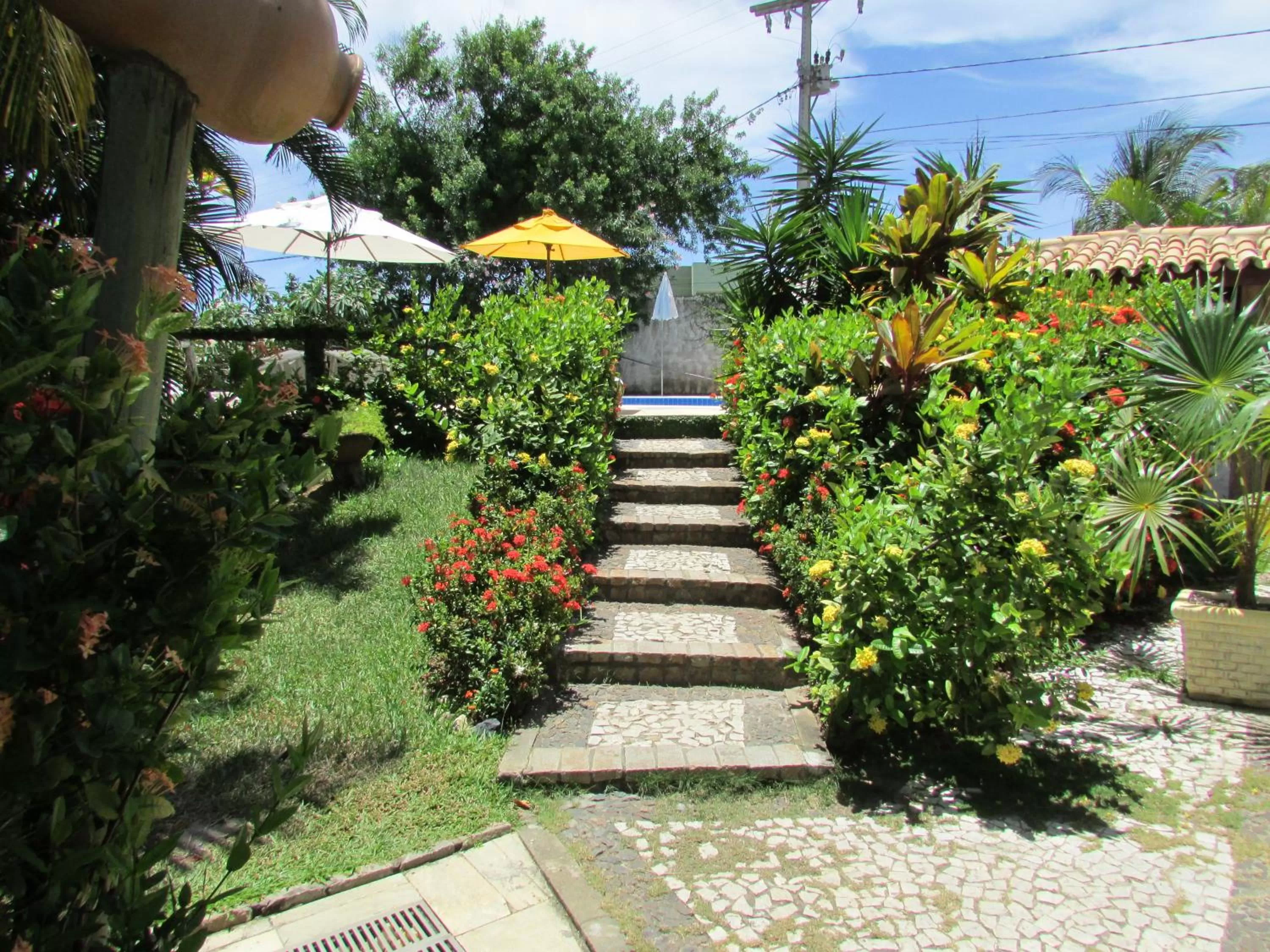 Swimming pool in Pousada Ipitanga IV