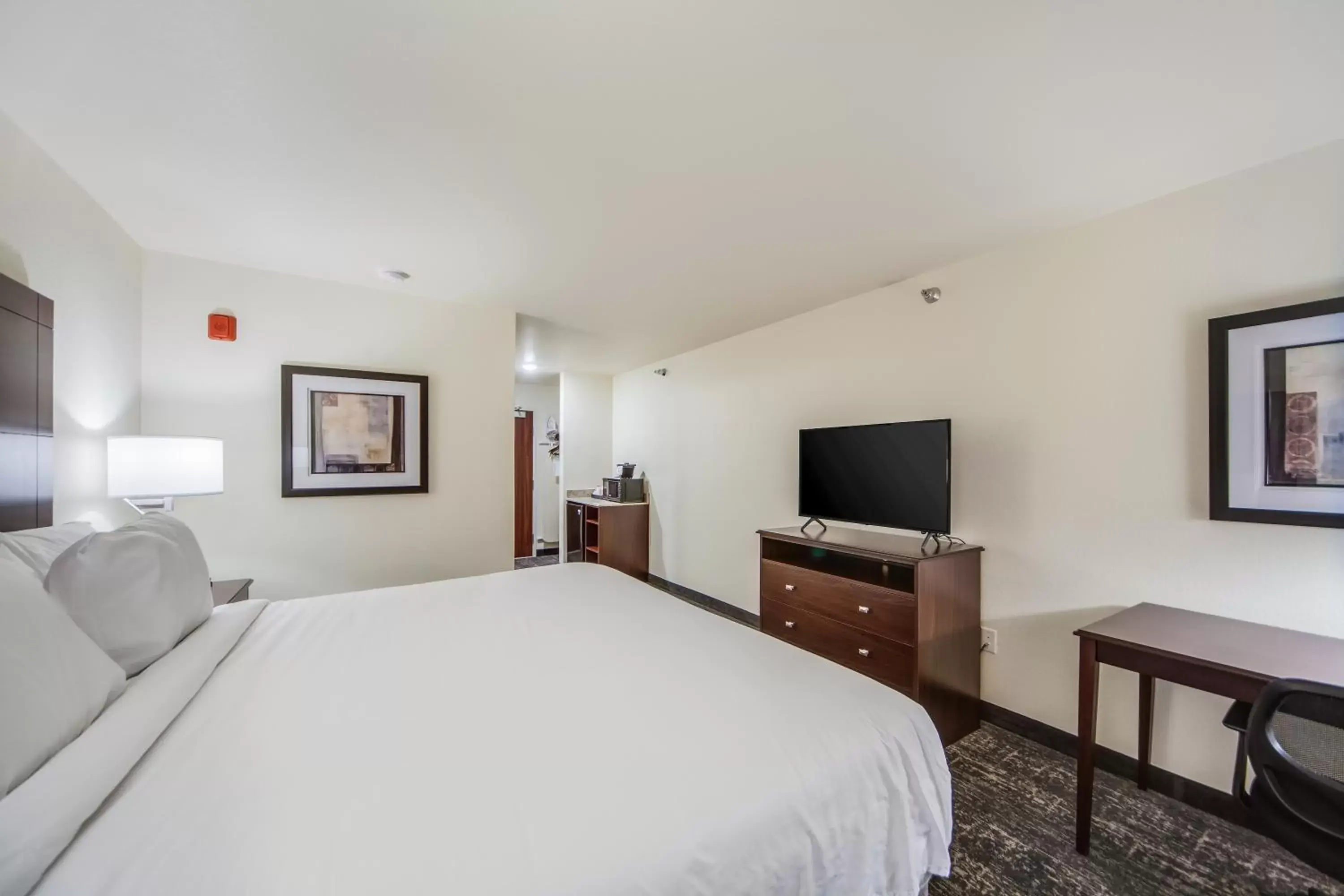 Bed in Cobblestone Hotel & Suites - Cozad