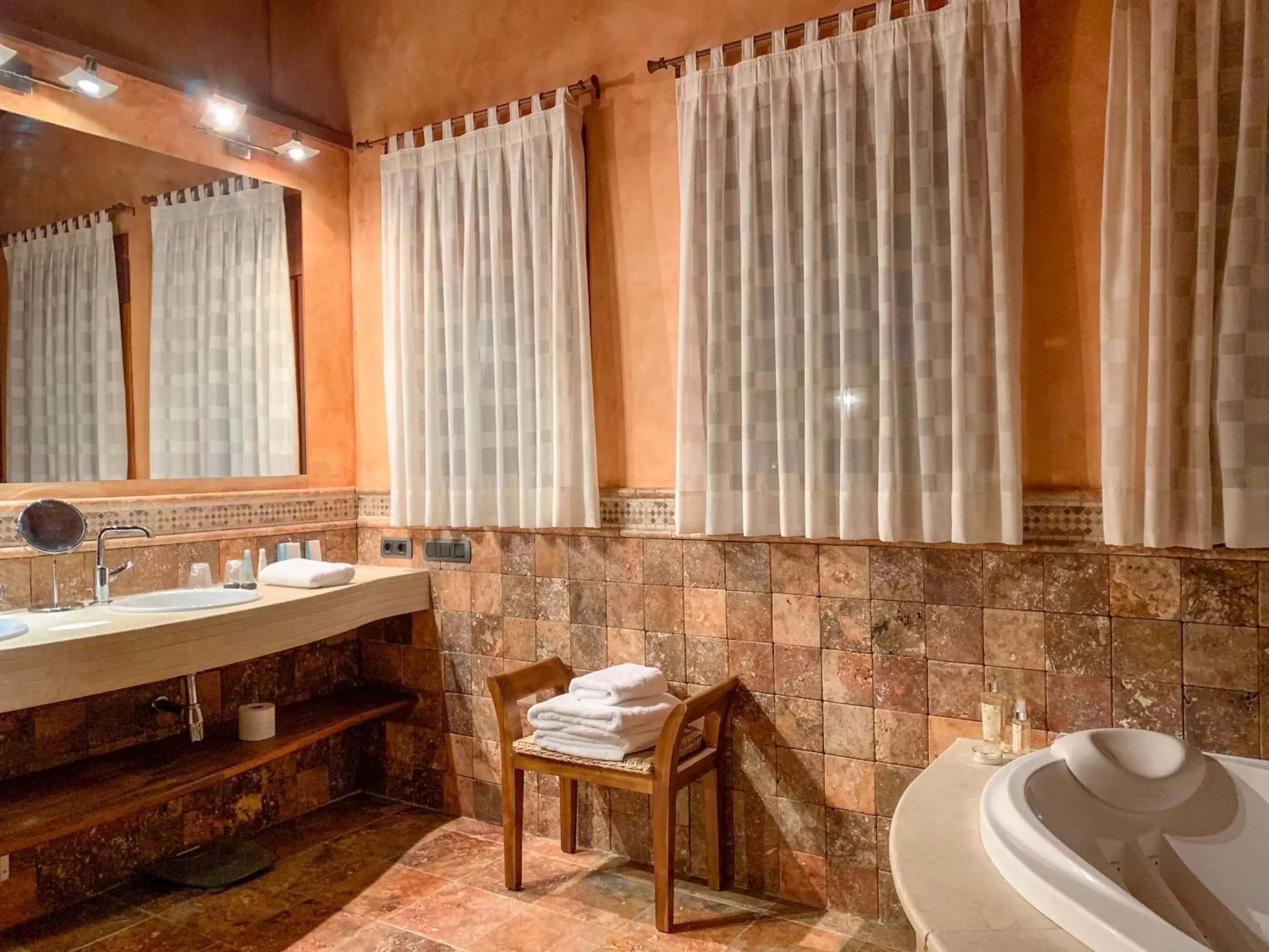 Massage, Bathroom in Serrat del Vent - Adults only
