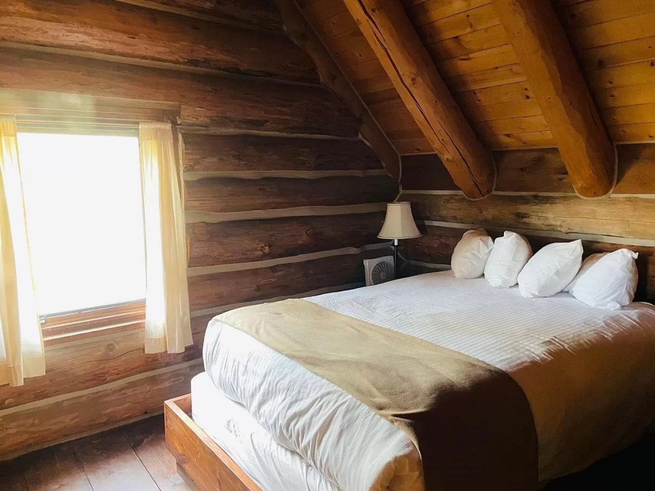 Bed in Drummond Island Resort