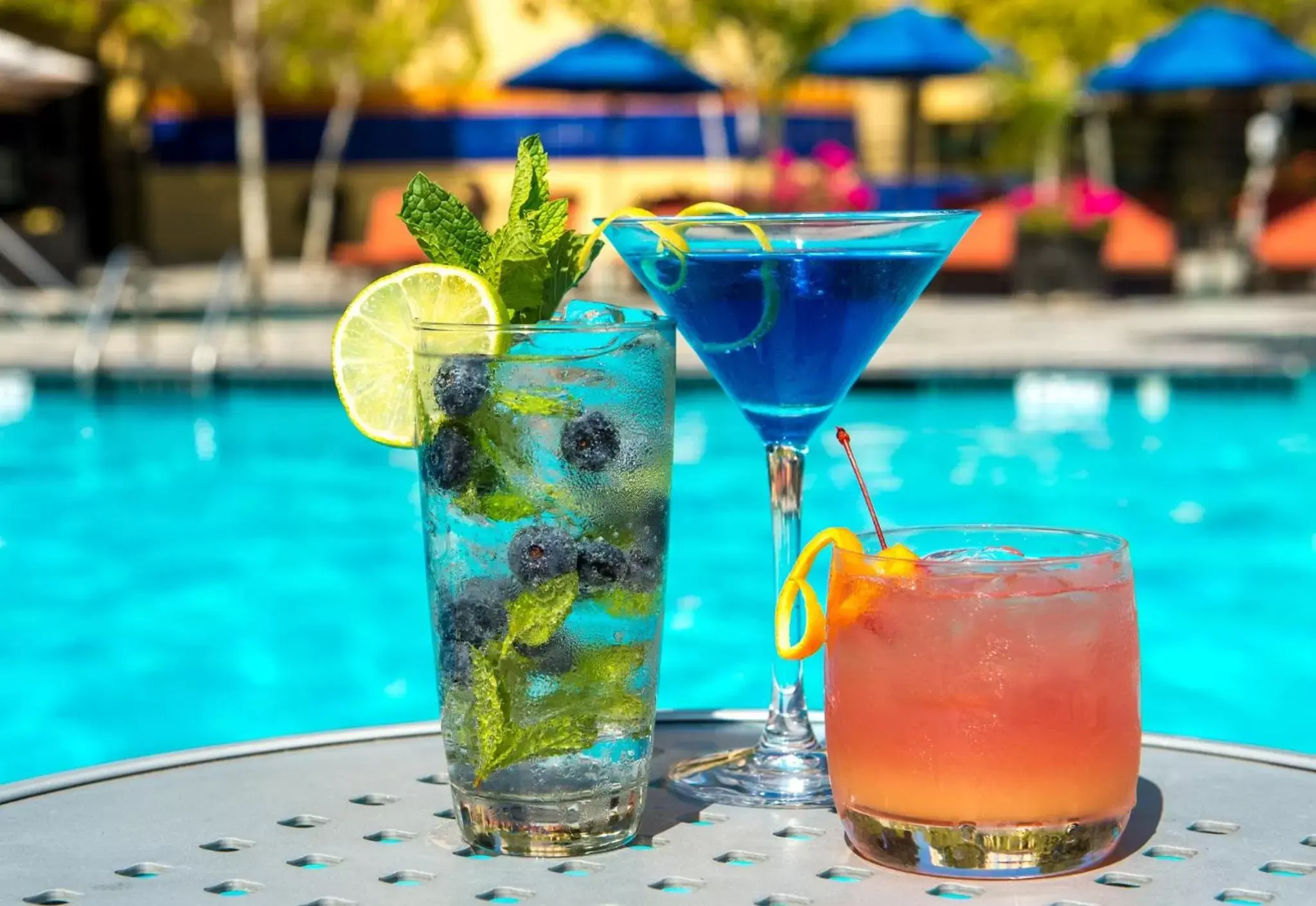 Lounge or bar, Drinks in Crowne Plaza Cabana Hotel, an IHG Hotel