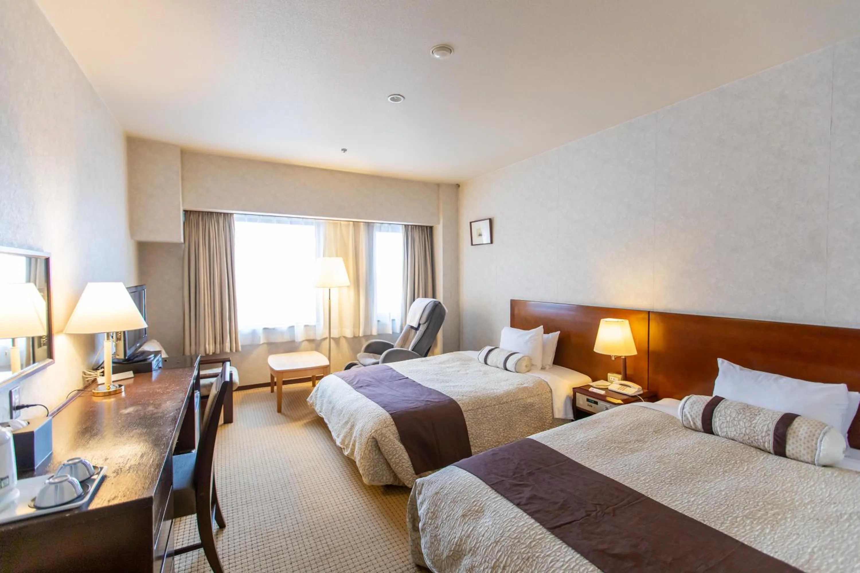 Bed in Kanazawa Kokusai Hotel