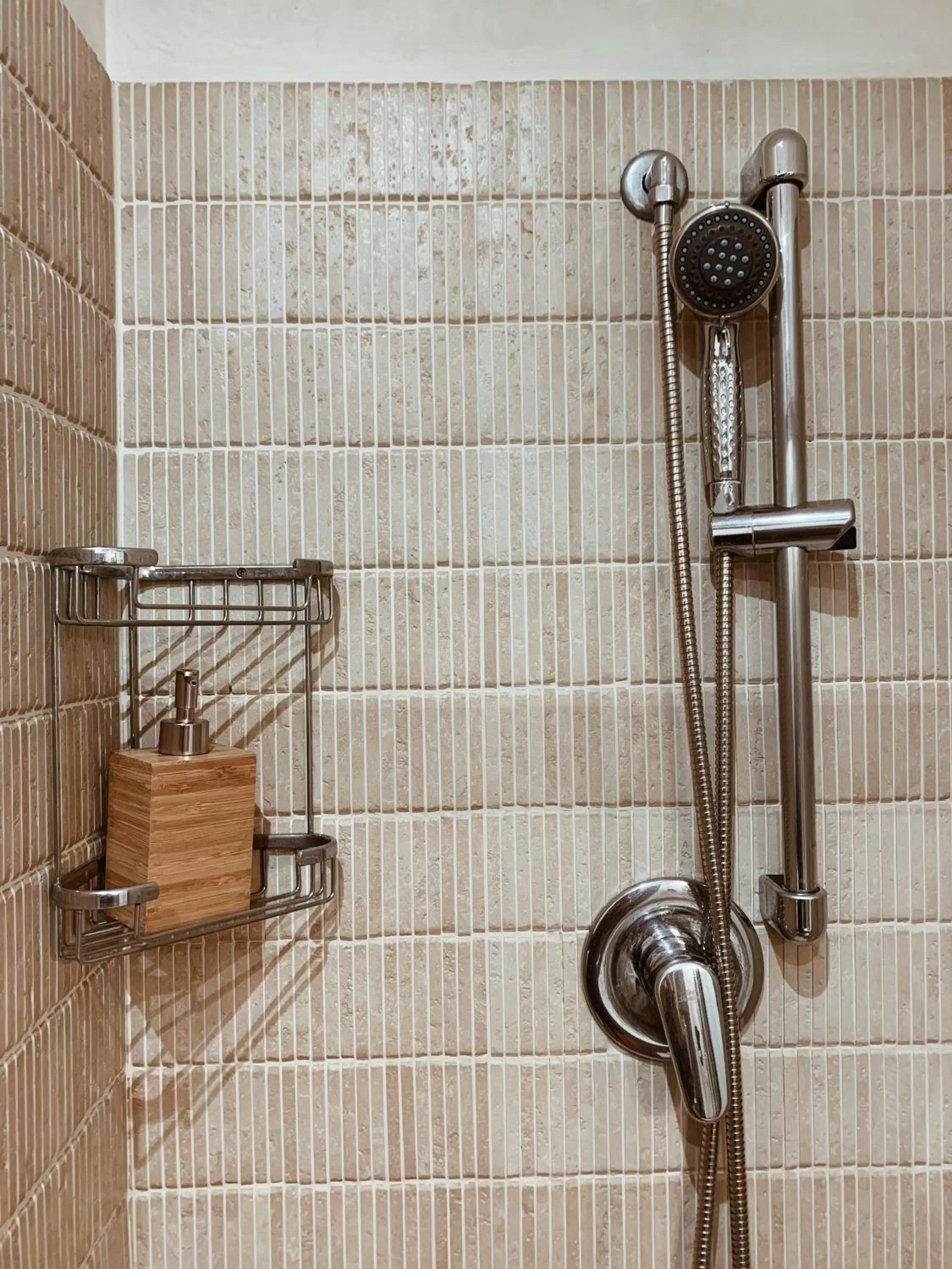 Shower in Residenza Sciarra B&B