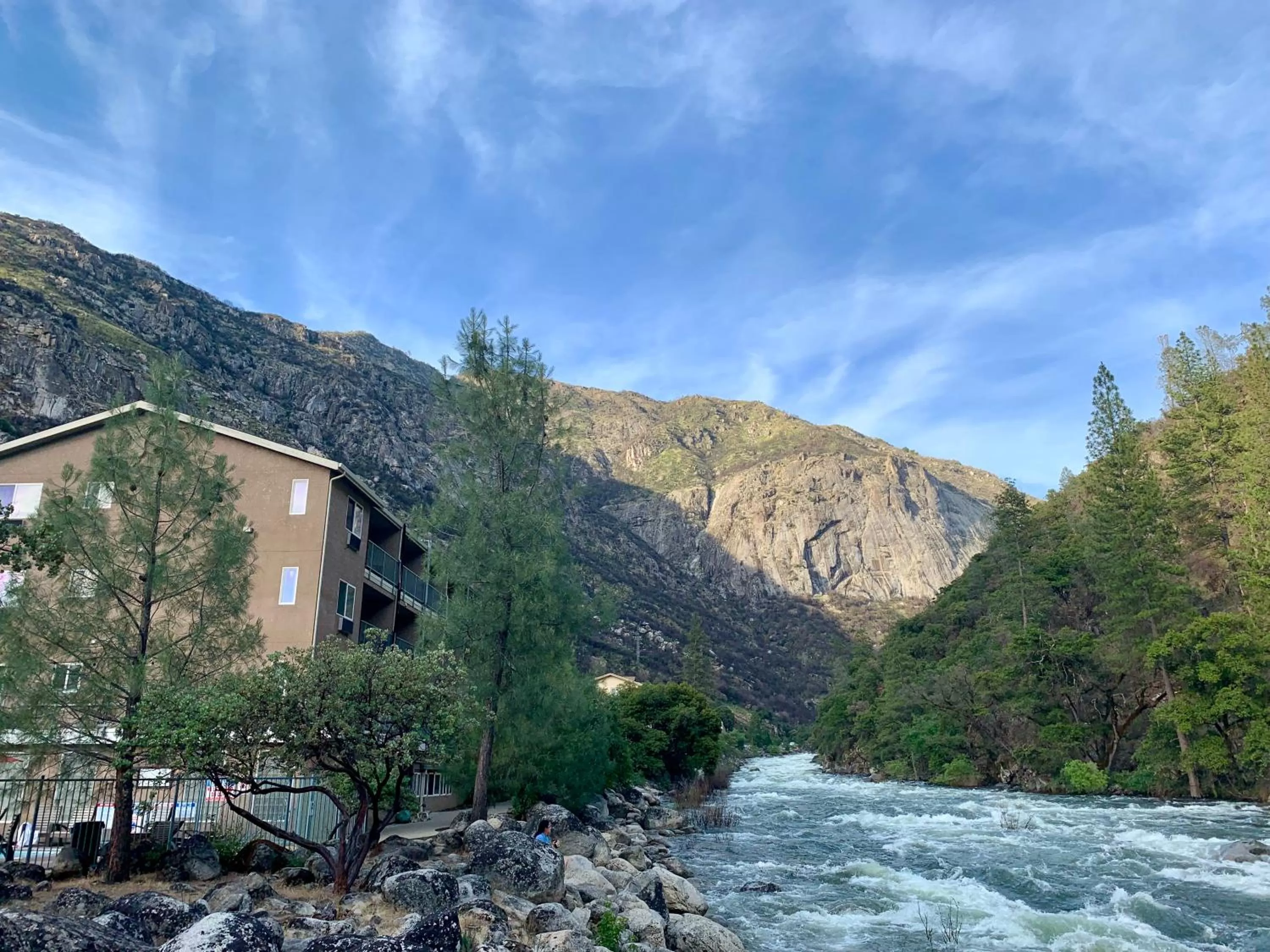 River view in Yosemite View Lodge