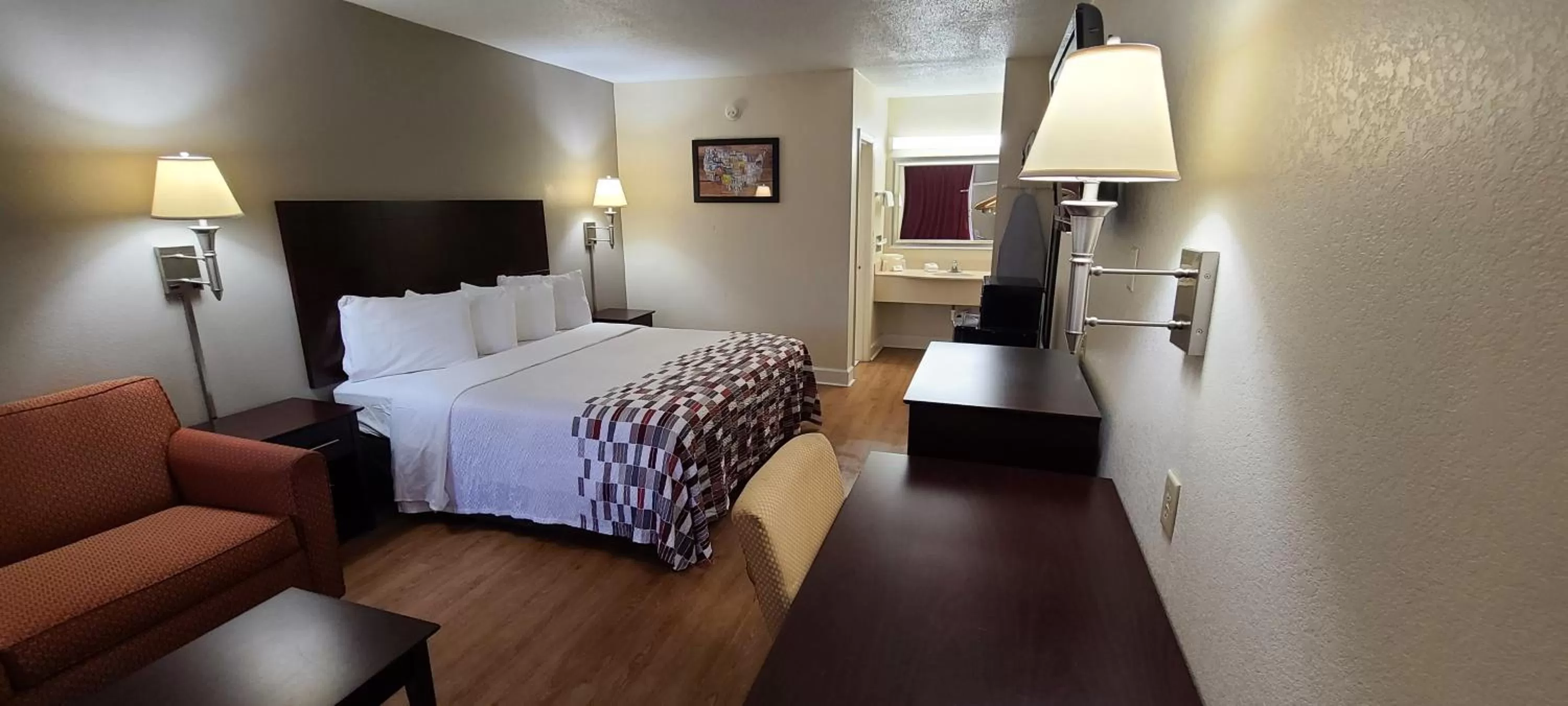 Bedroom, Bed in Red Roof Inn Tifton