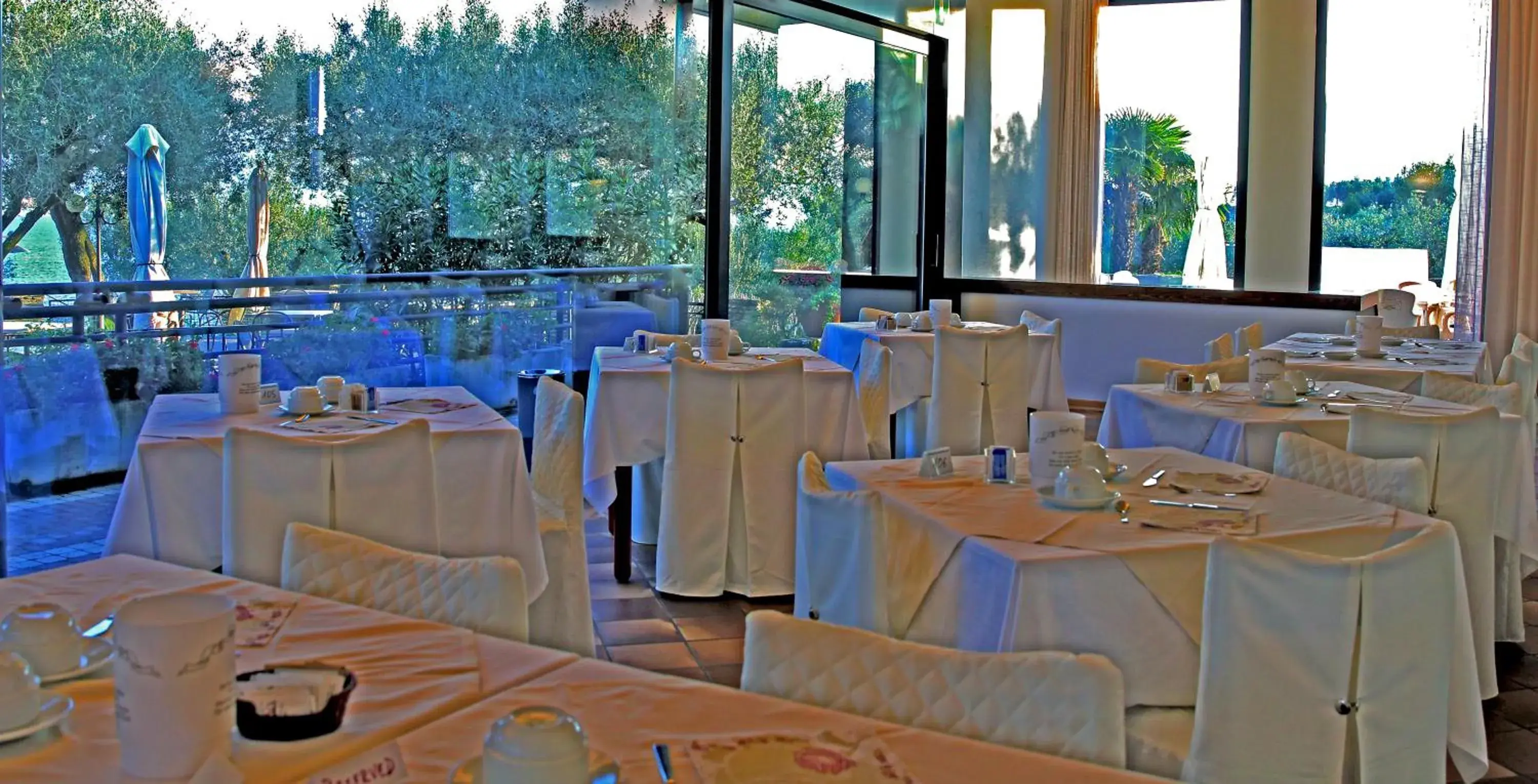 Restaurant/places to eat, Banquet Facilities in Hotel Ideal