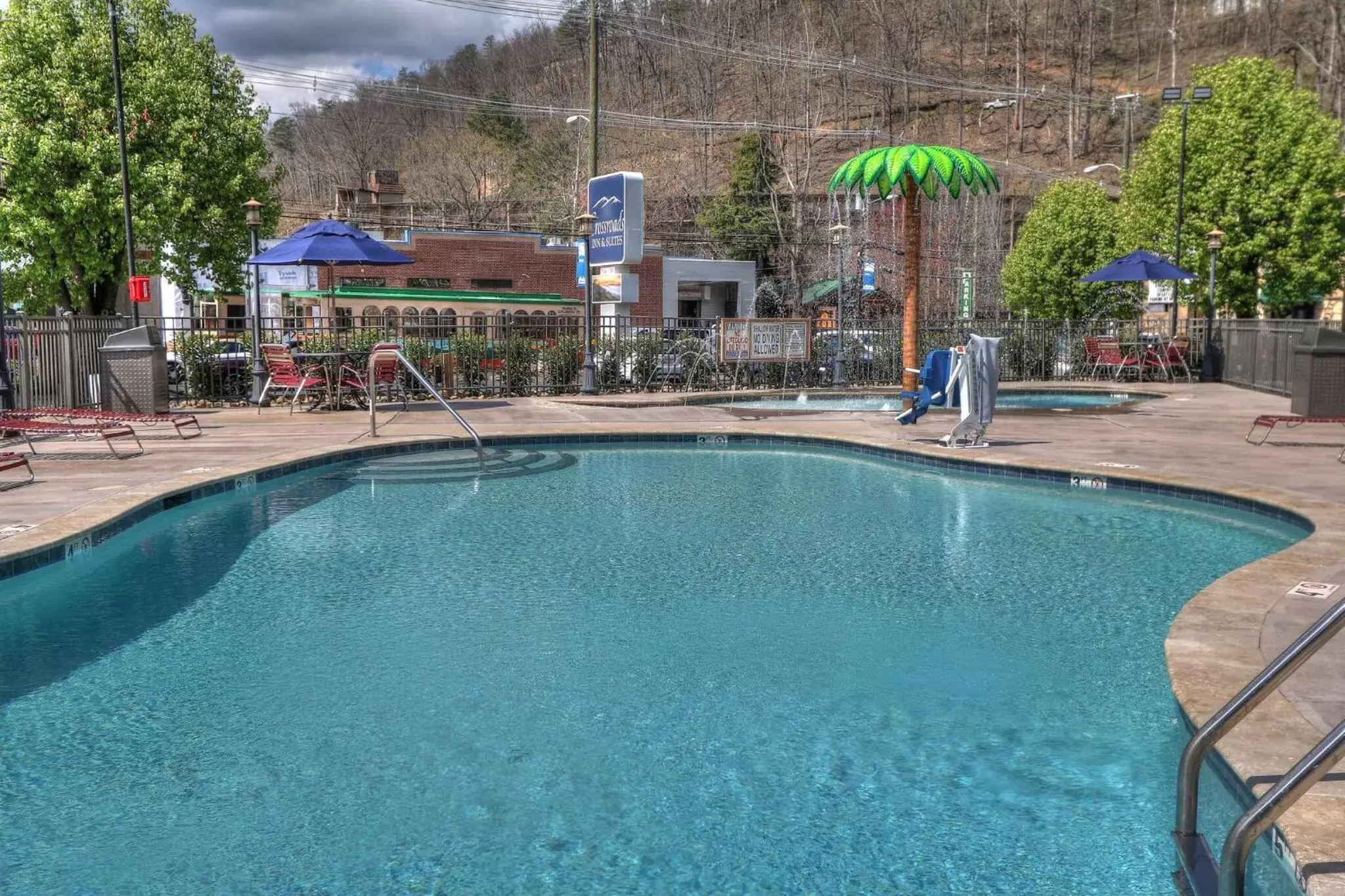 Swimming Pool in Crossroads Inn & Suites