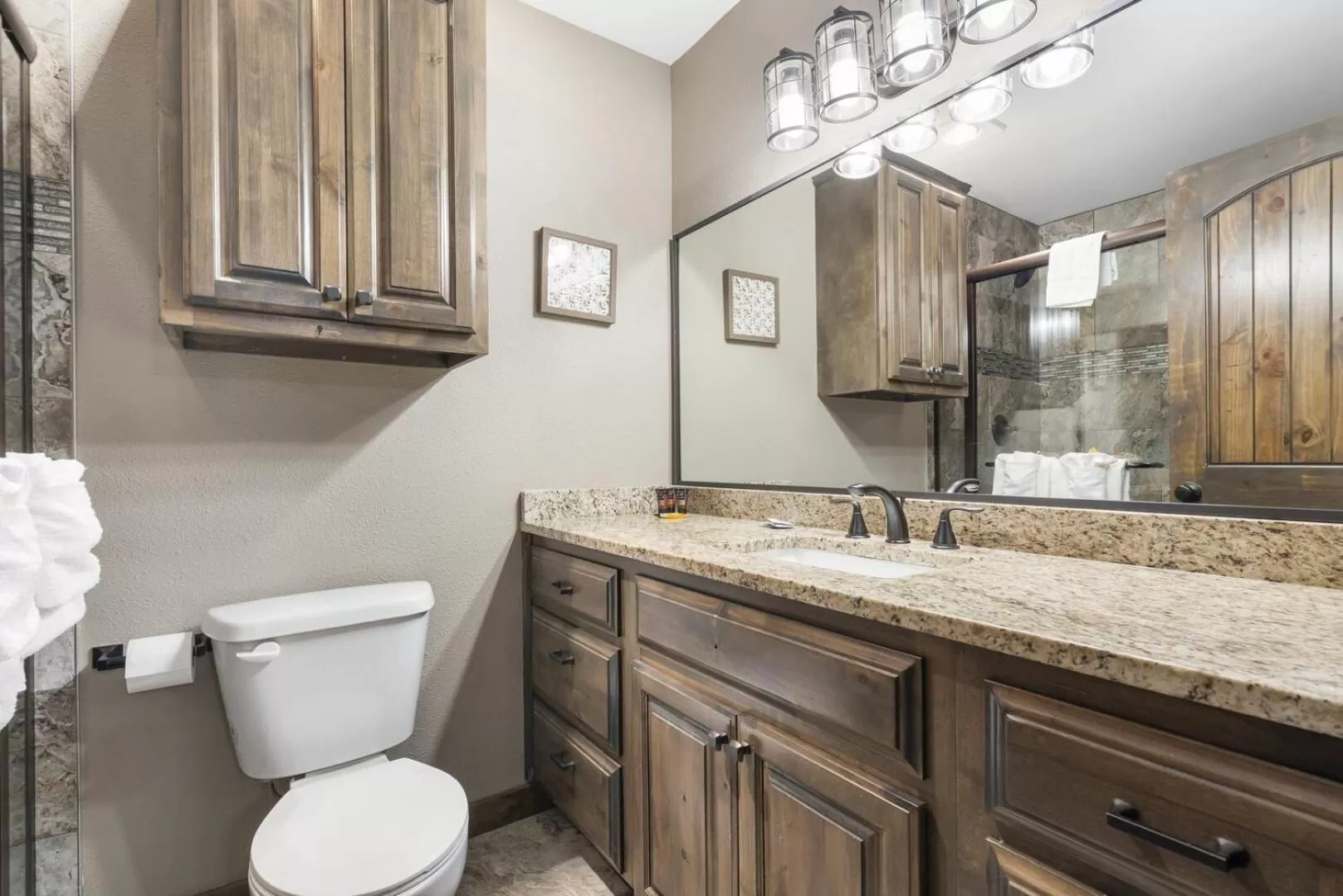 Bathroom in Table Rock Resorts at Indian Point