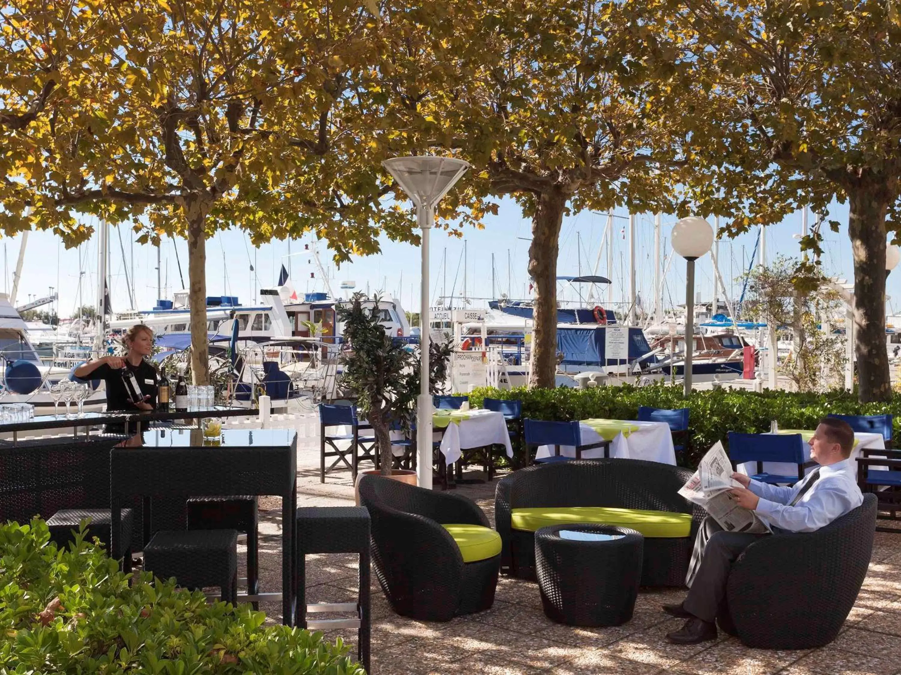 Property building, Restaurant/Places to Eat in Mercure Port La Grande Motte