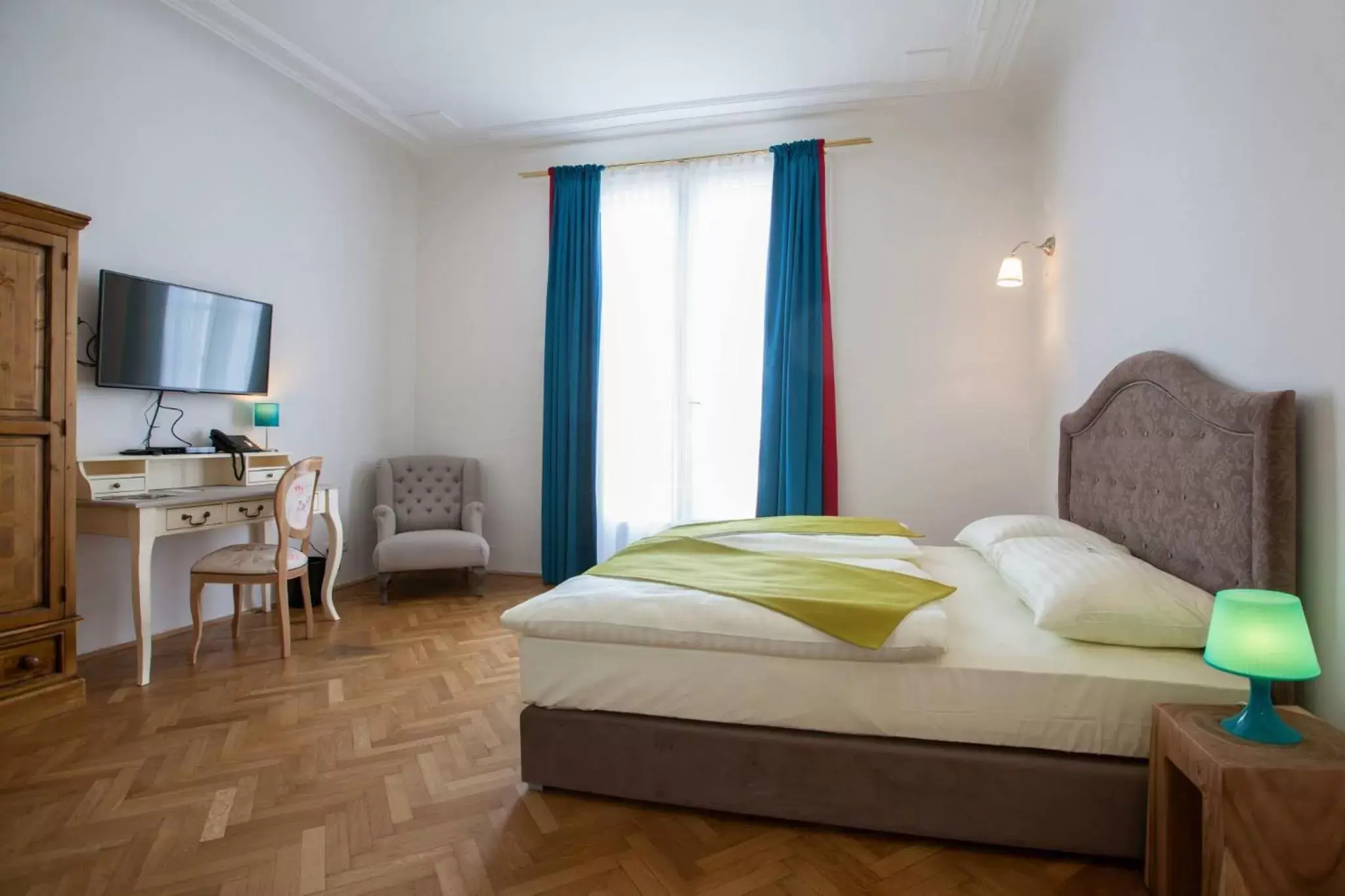 Bedroom, Bed in Hotel Pension Museum