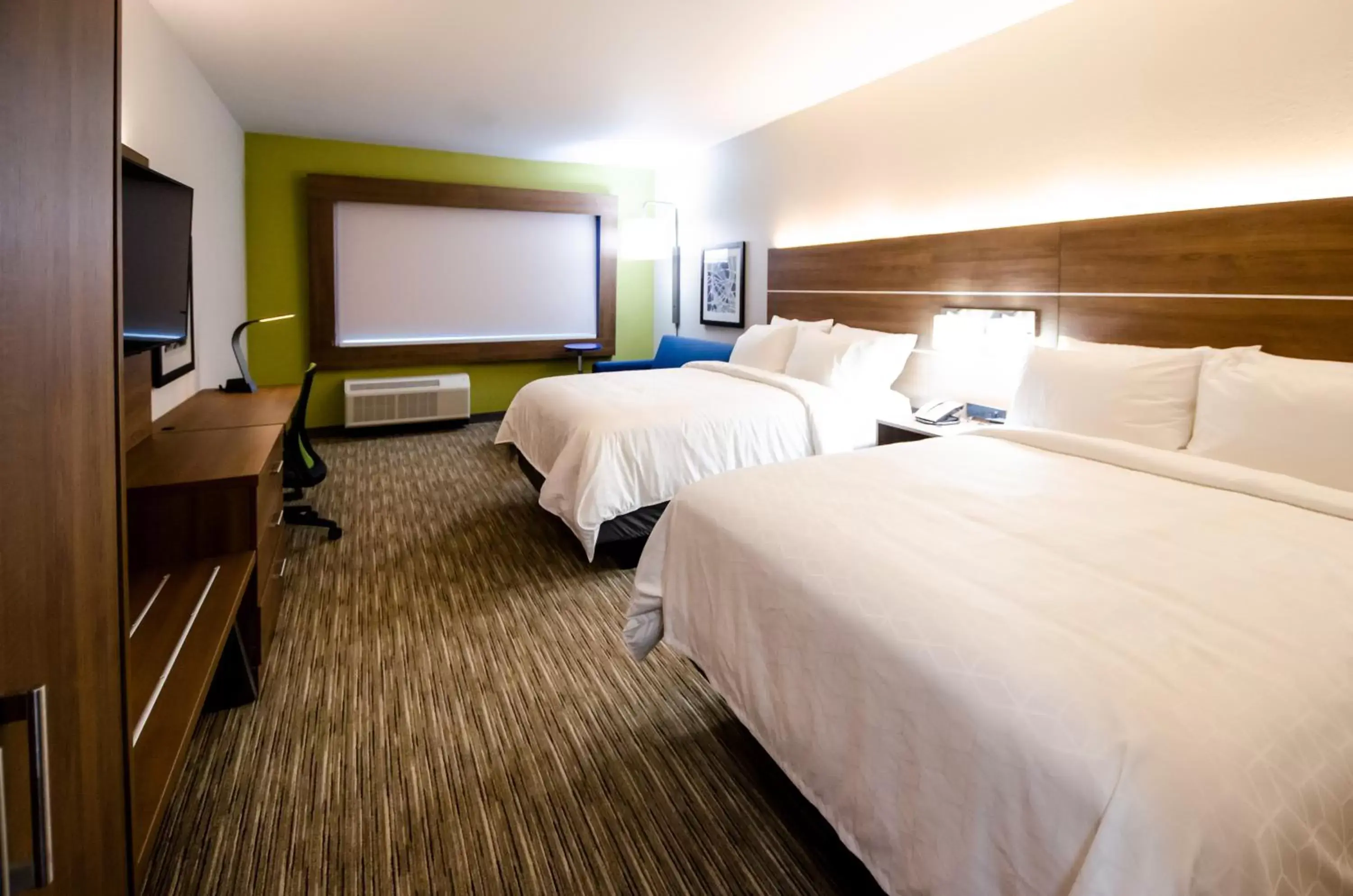 Photo of the whole room, Bed in Holiday Inn Express & Suites Taylor, an IHG Hotel