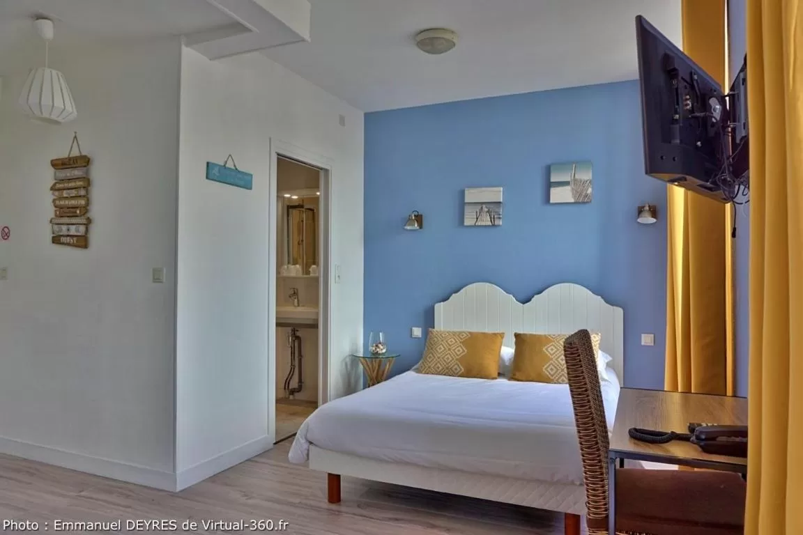 Bed in Hôtel de Bretagne - anciennement Queen Serenity Hotel