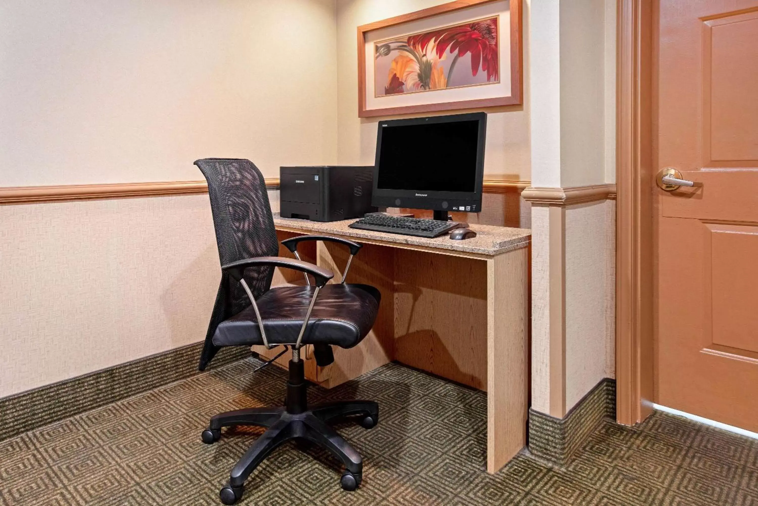 On site, Business Area/Conference Room in La Quinta by Wyndham Dallas DFW Airport North