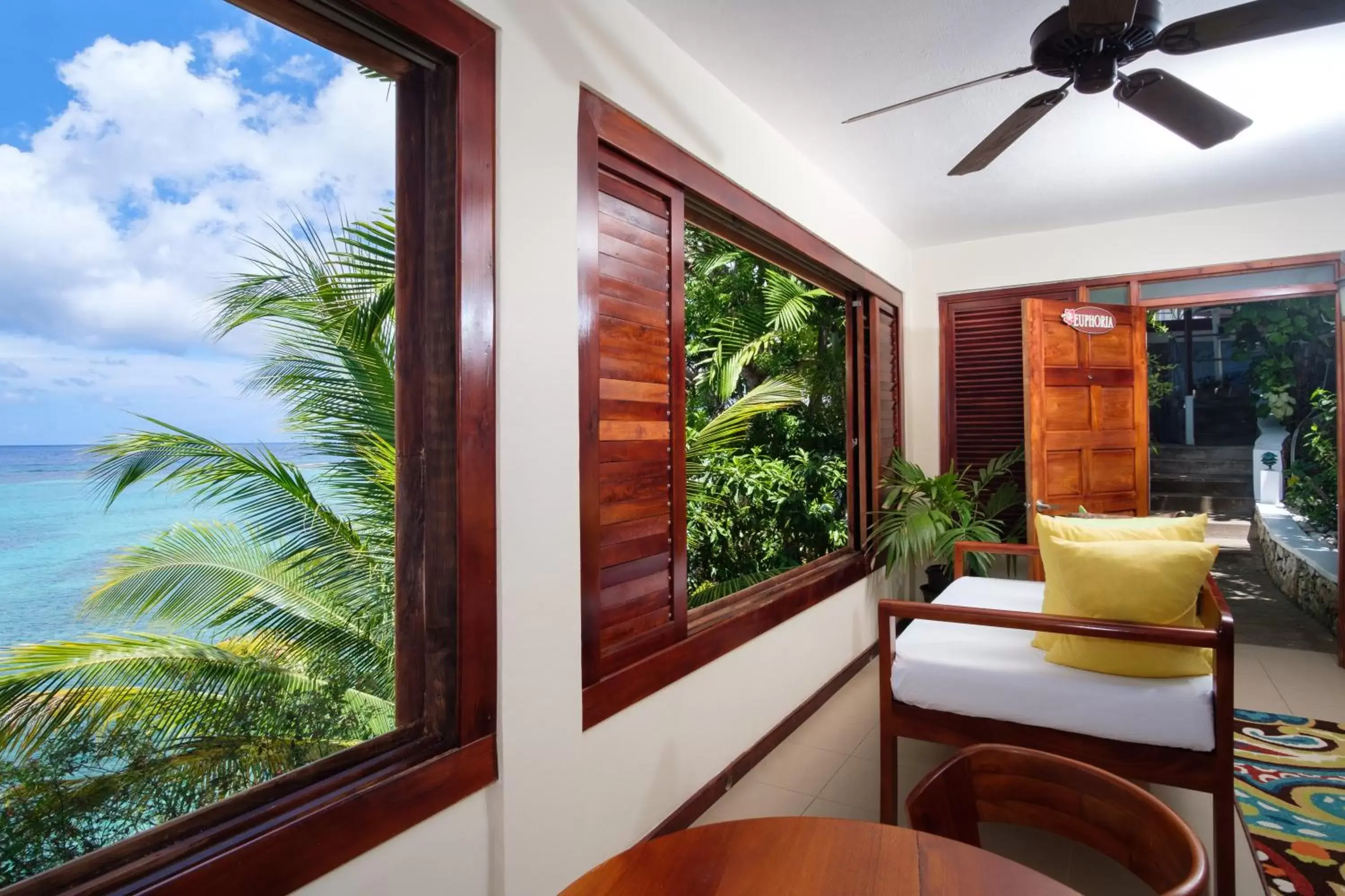 Balcony/Terrace in Hibiscus Lodge Hotel