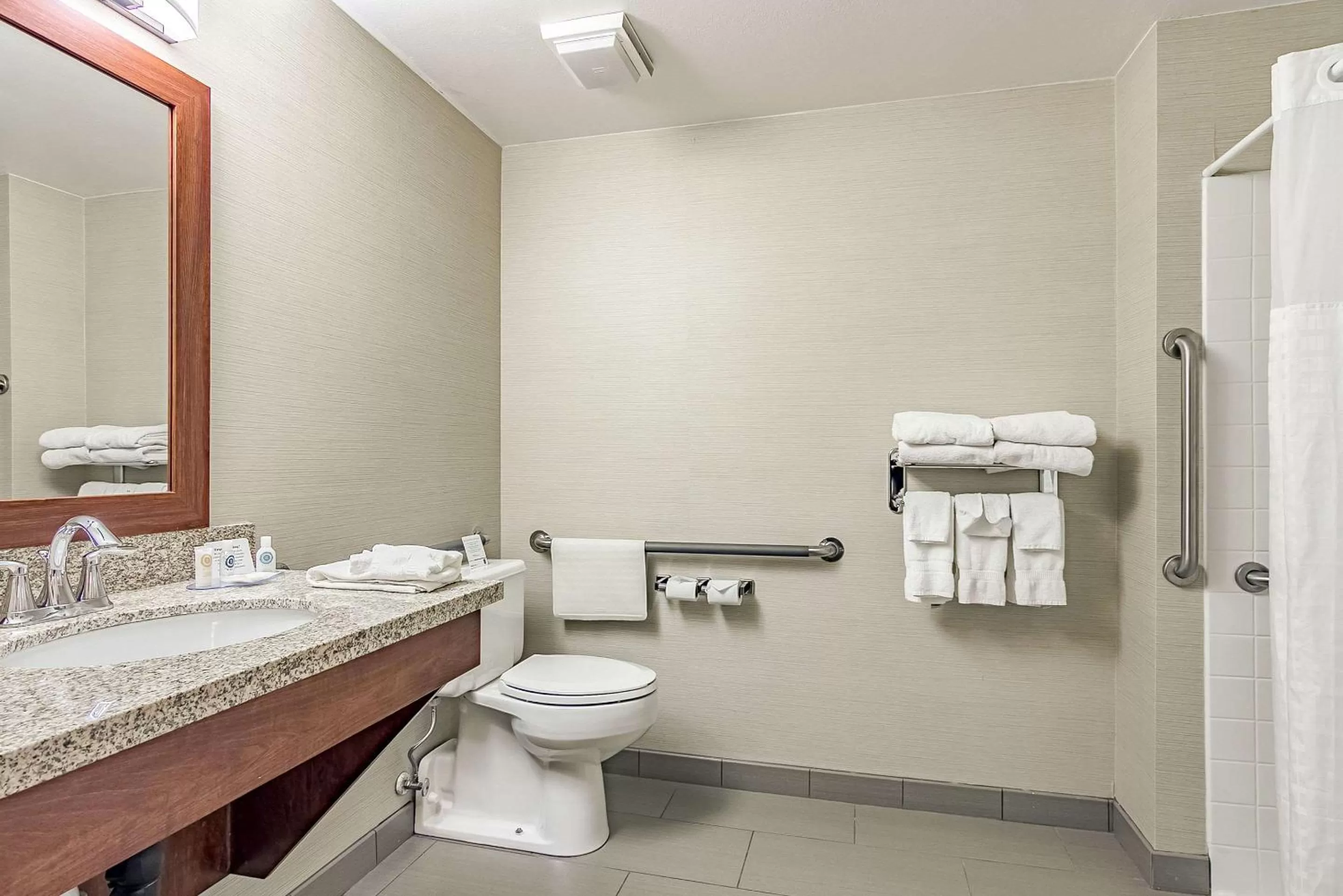 Bathroom in Hotel Monona