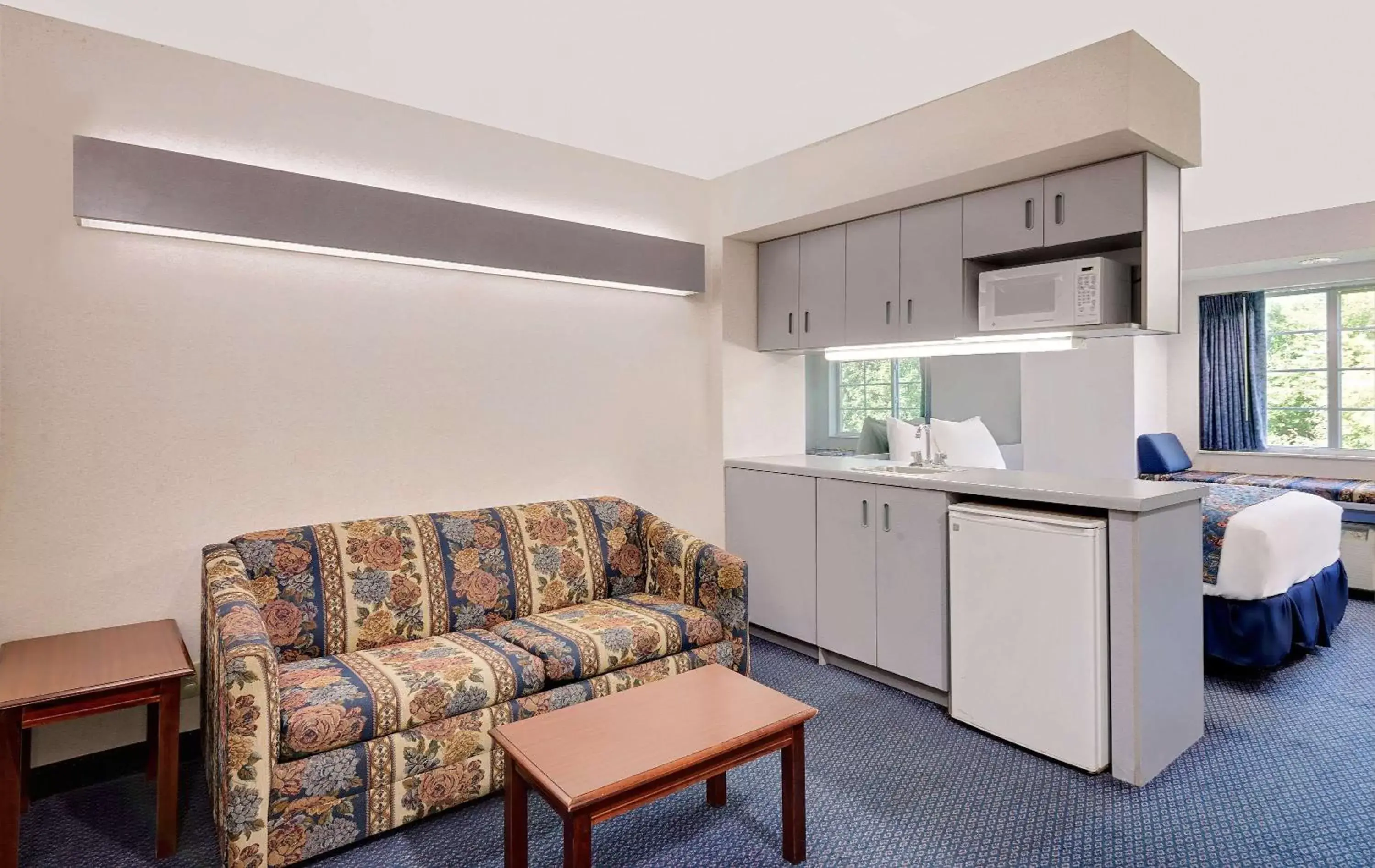 Photo of the whole room, Kitchen/Kitchenette in Microtel Inn and Suites Hagerstown