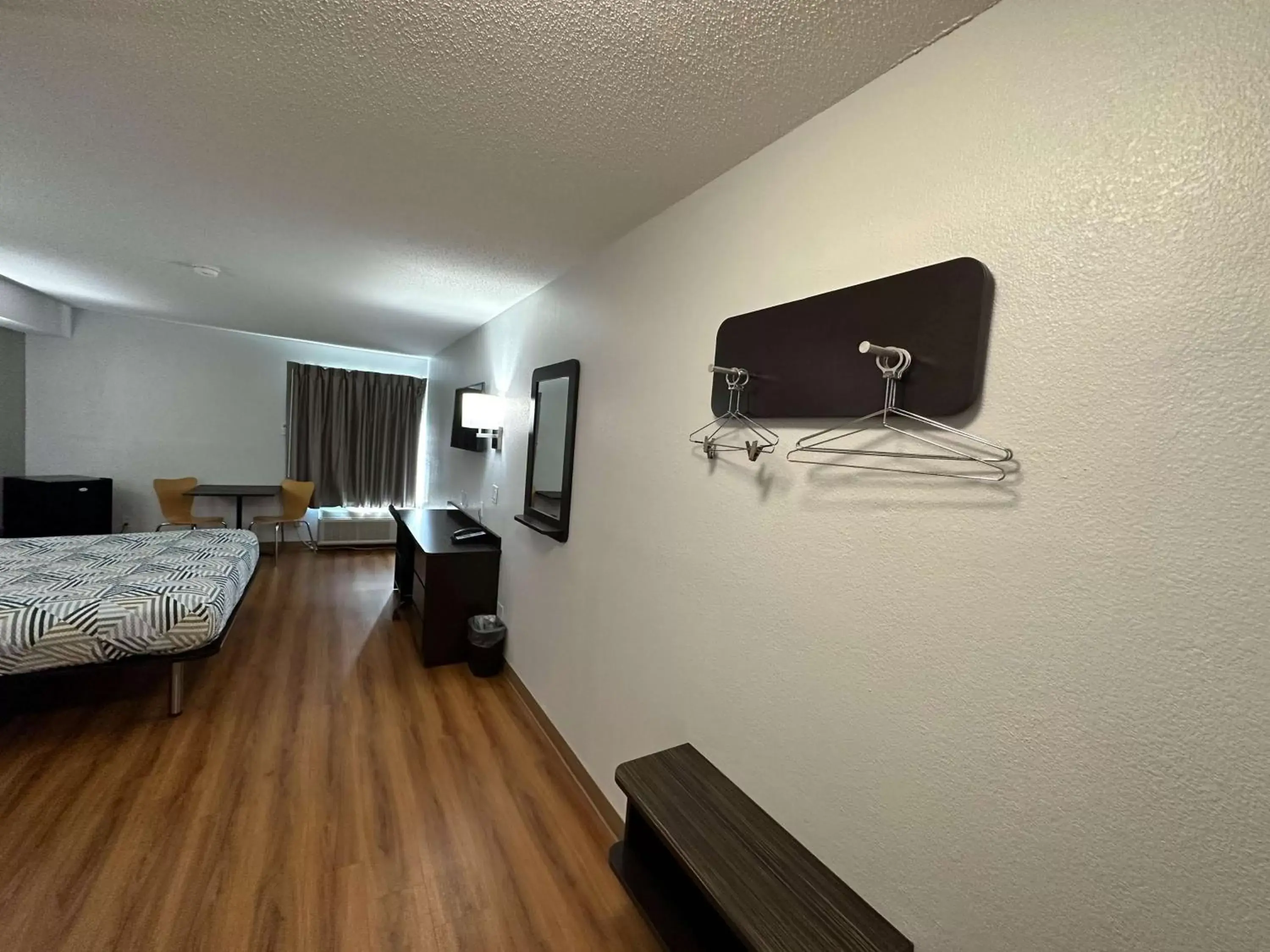 Bedroom, TV/Entertainment Center in Motel 6-Greensboro, NC - Airport