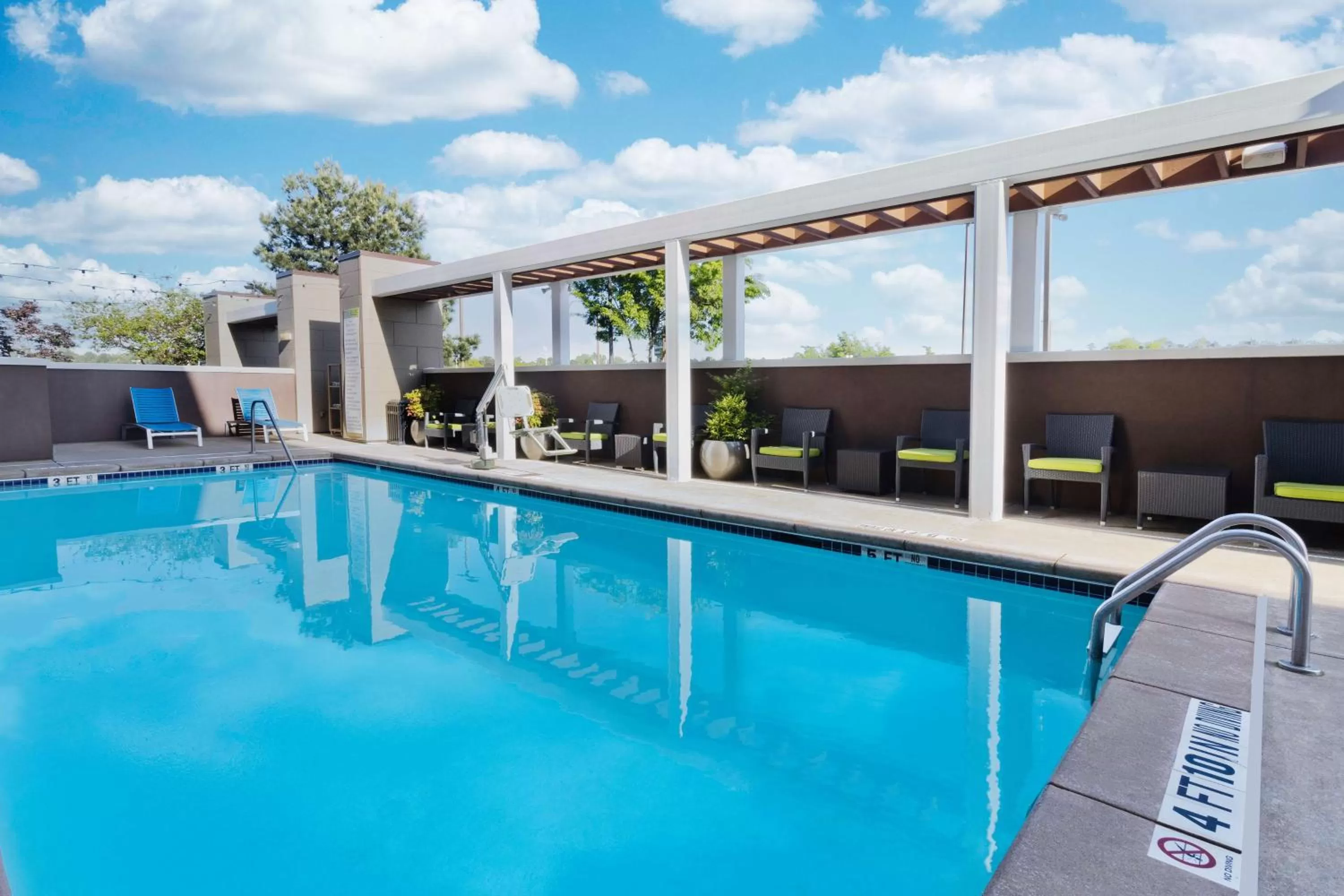 Pool view in Home2 Suites by Hilton Columbus