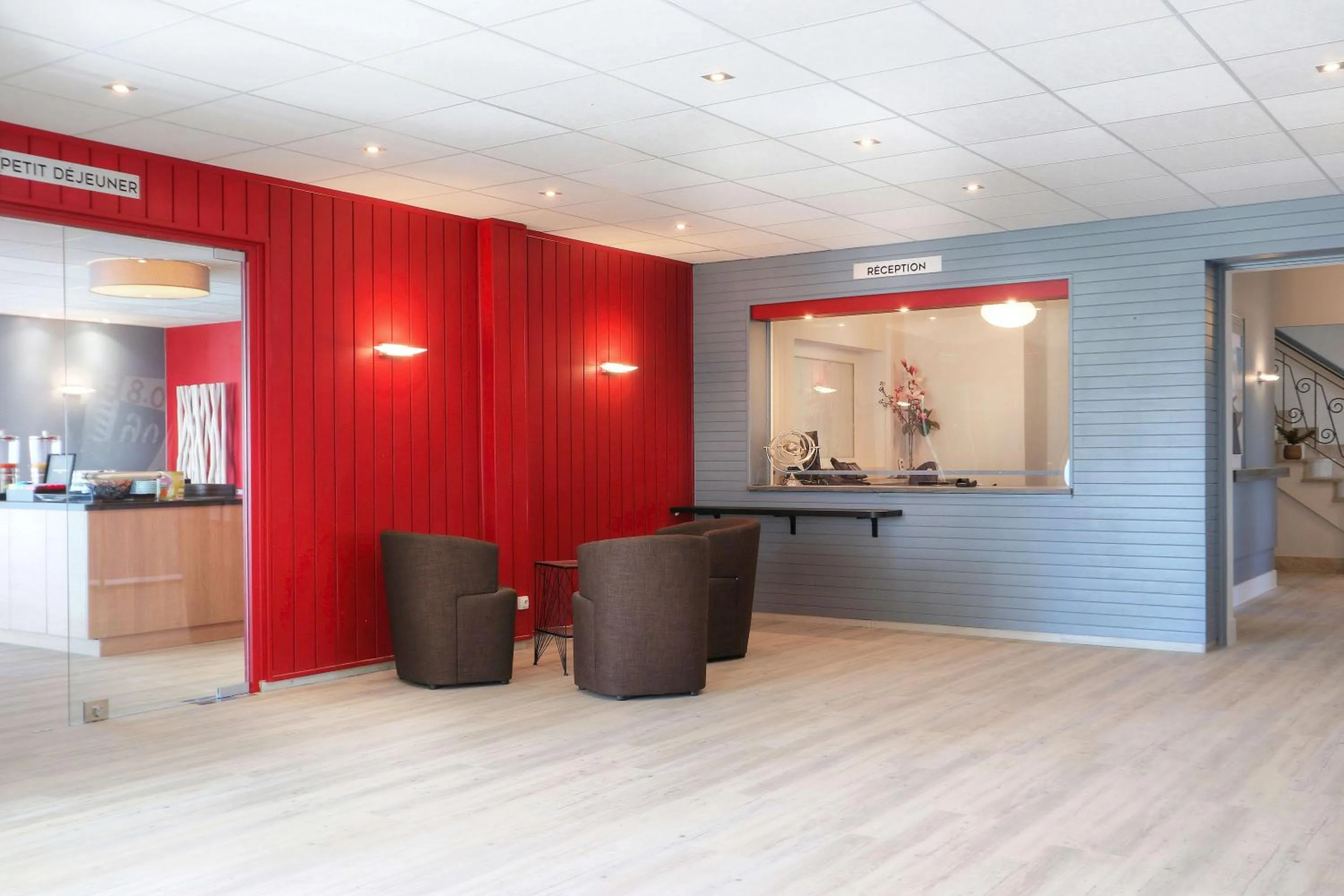 Lobby or reception in Best Western Hôtel Le Bellevue Quiberon