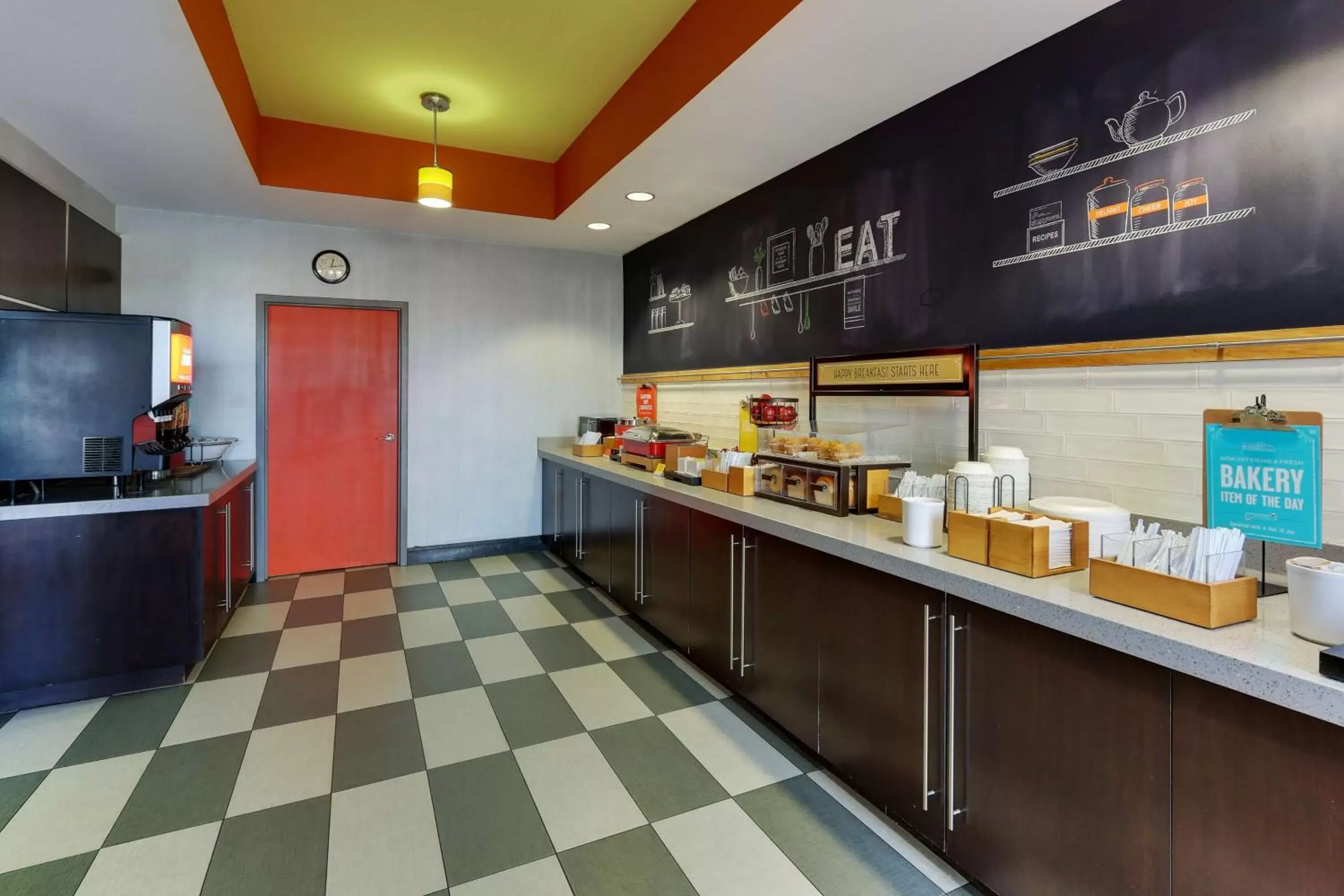 Breakfast, Kitchen/Kitchenette in Hampton Inn Springfield