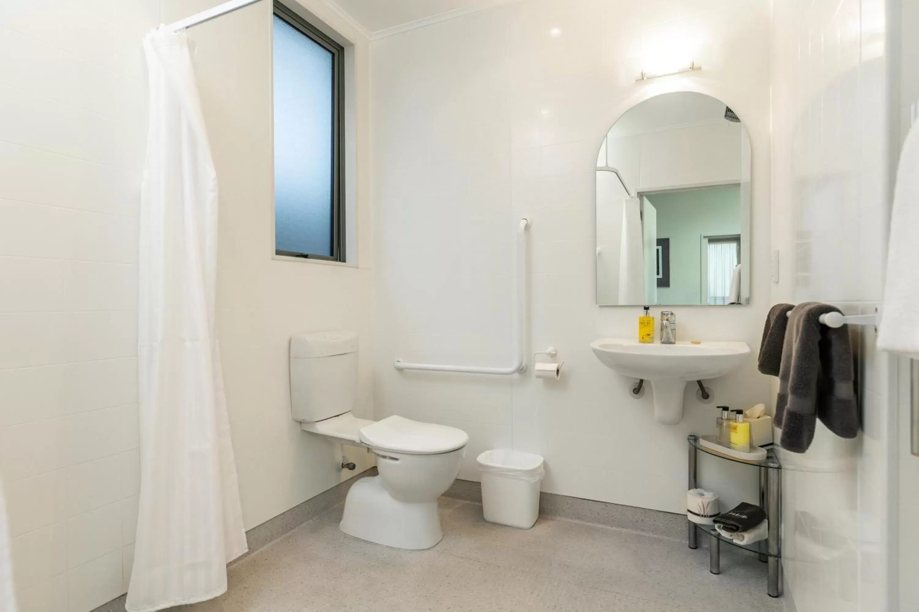 Bathroom in Jasmine Court Motel