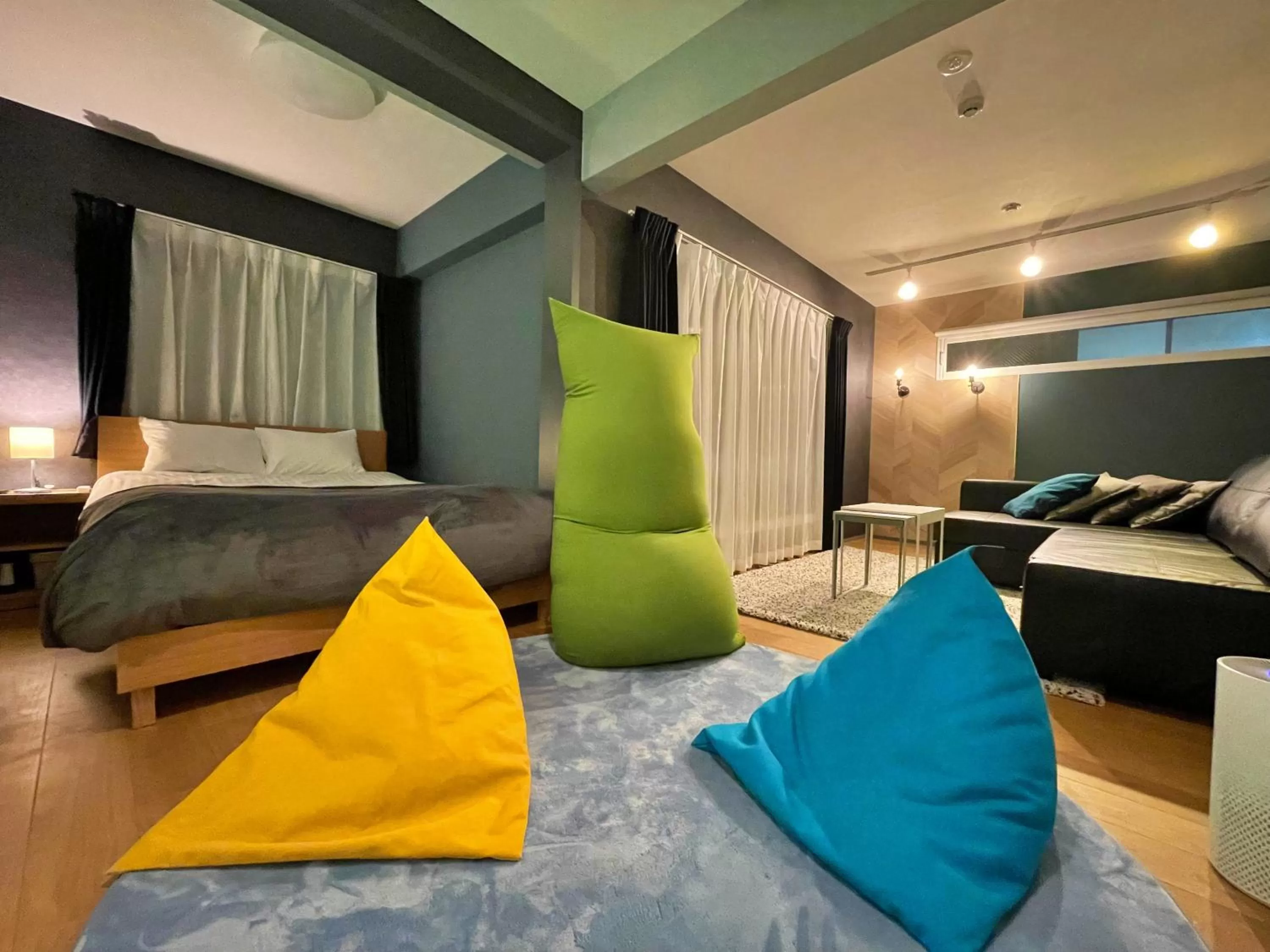 Bed in Glass Shiseikan