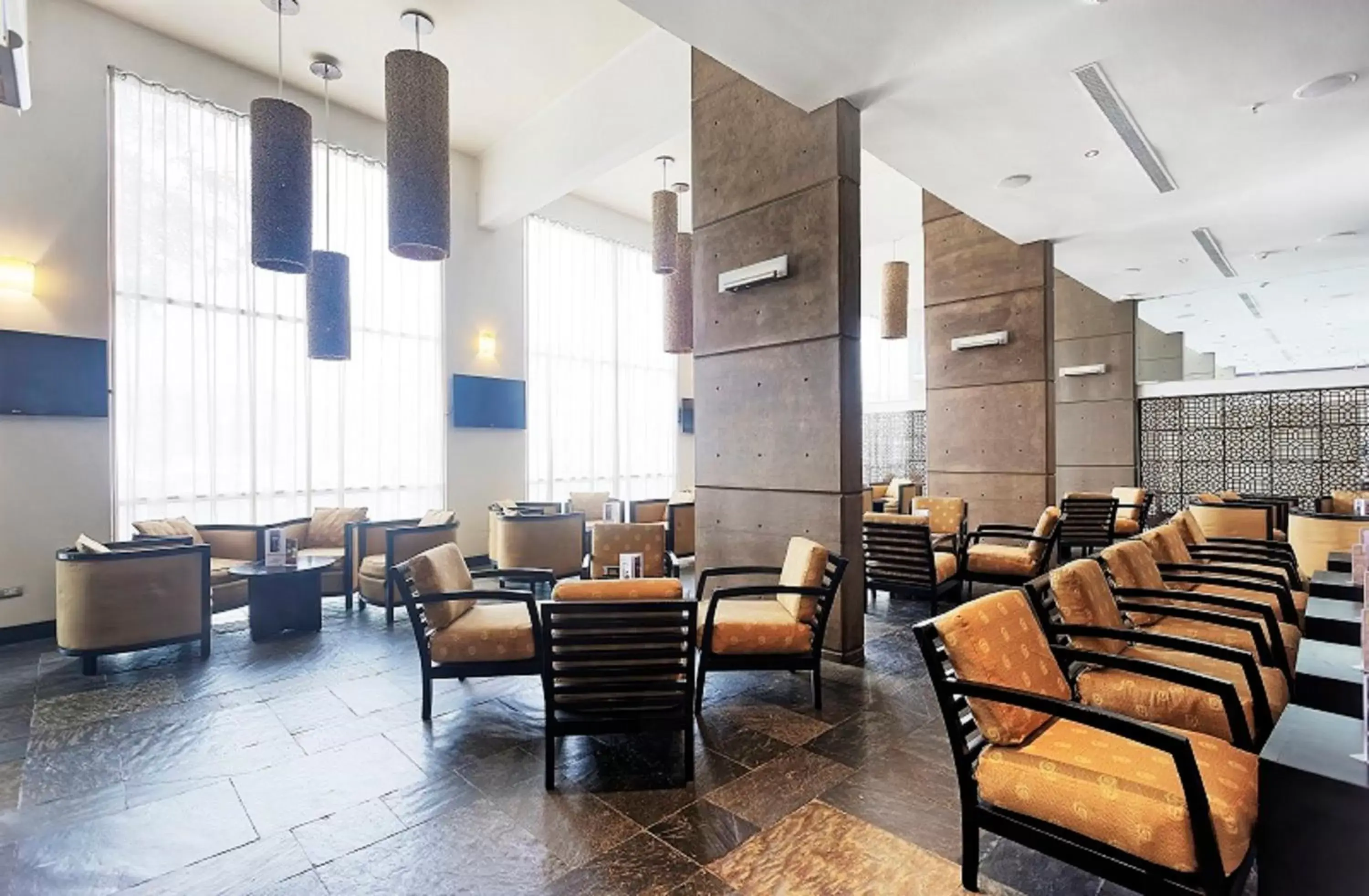 Lounge or bar, Restaurant/Places to Eat in Crowne Plaza Villahermosa, an IHG Hotel