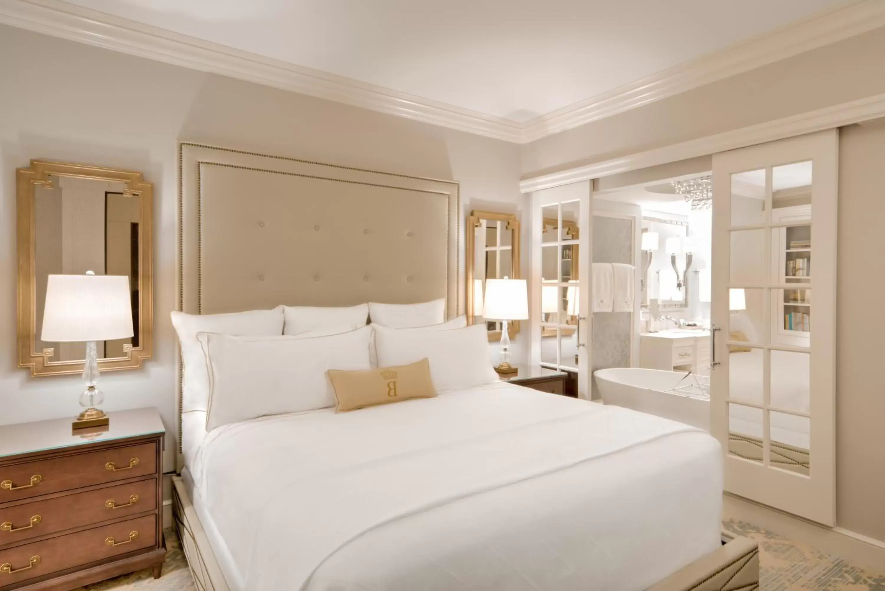 Bed in Hotel Bennett Charleston