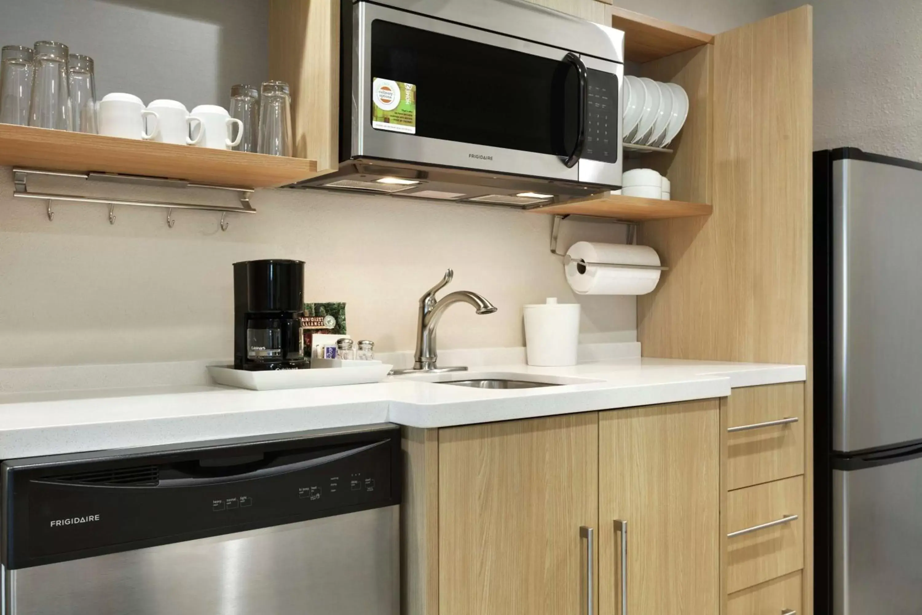 Kitchen or kitchenette, Kitchen/Kitchenette in Home2 Suites by Hilton West Monroe