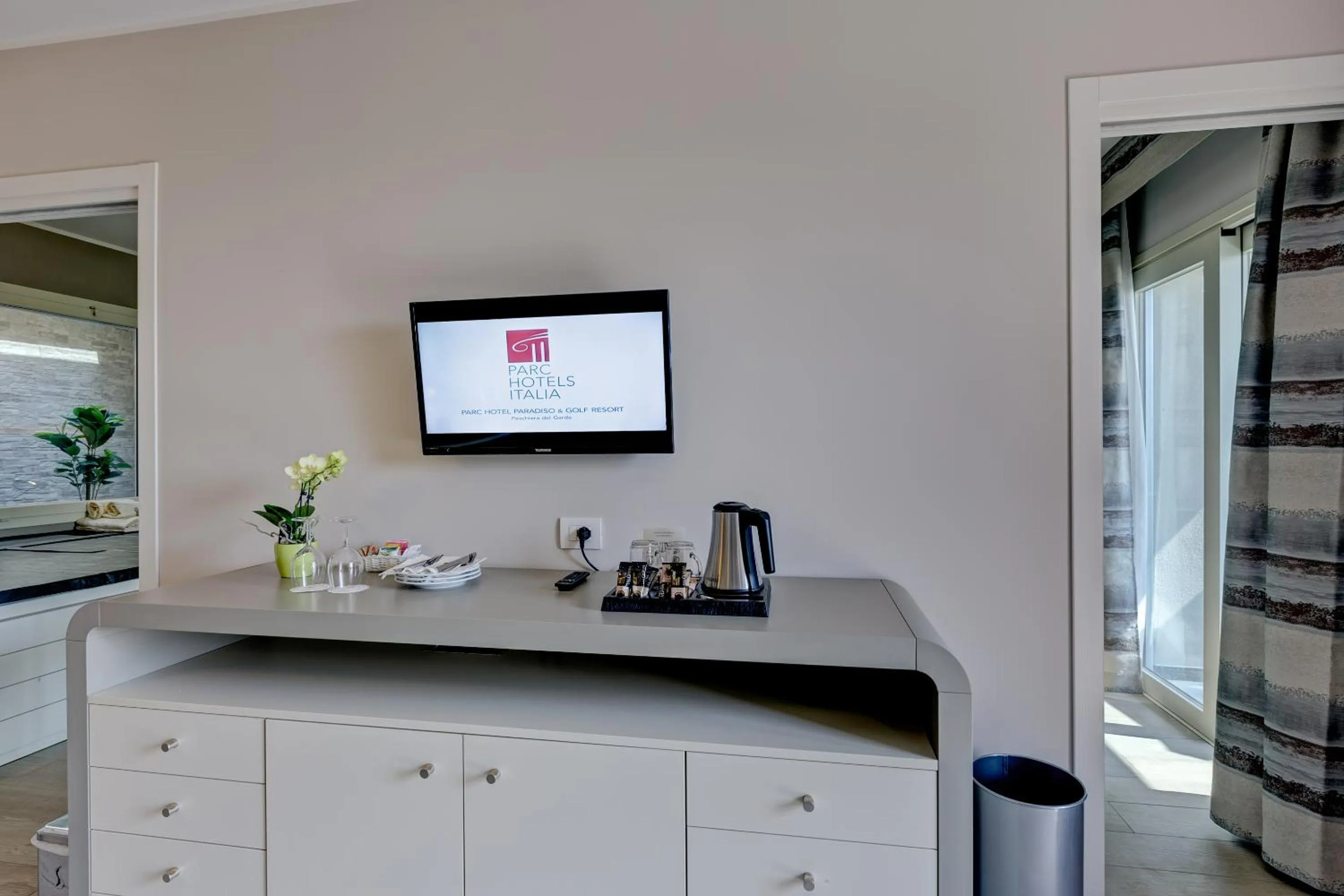 Coffee/tea facilities in Parc Hotel Germano Suites & Apartments