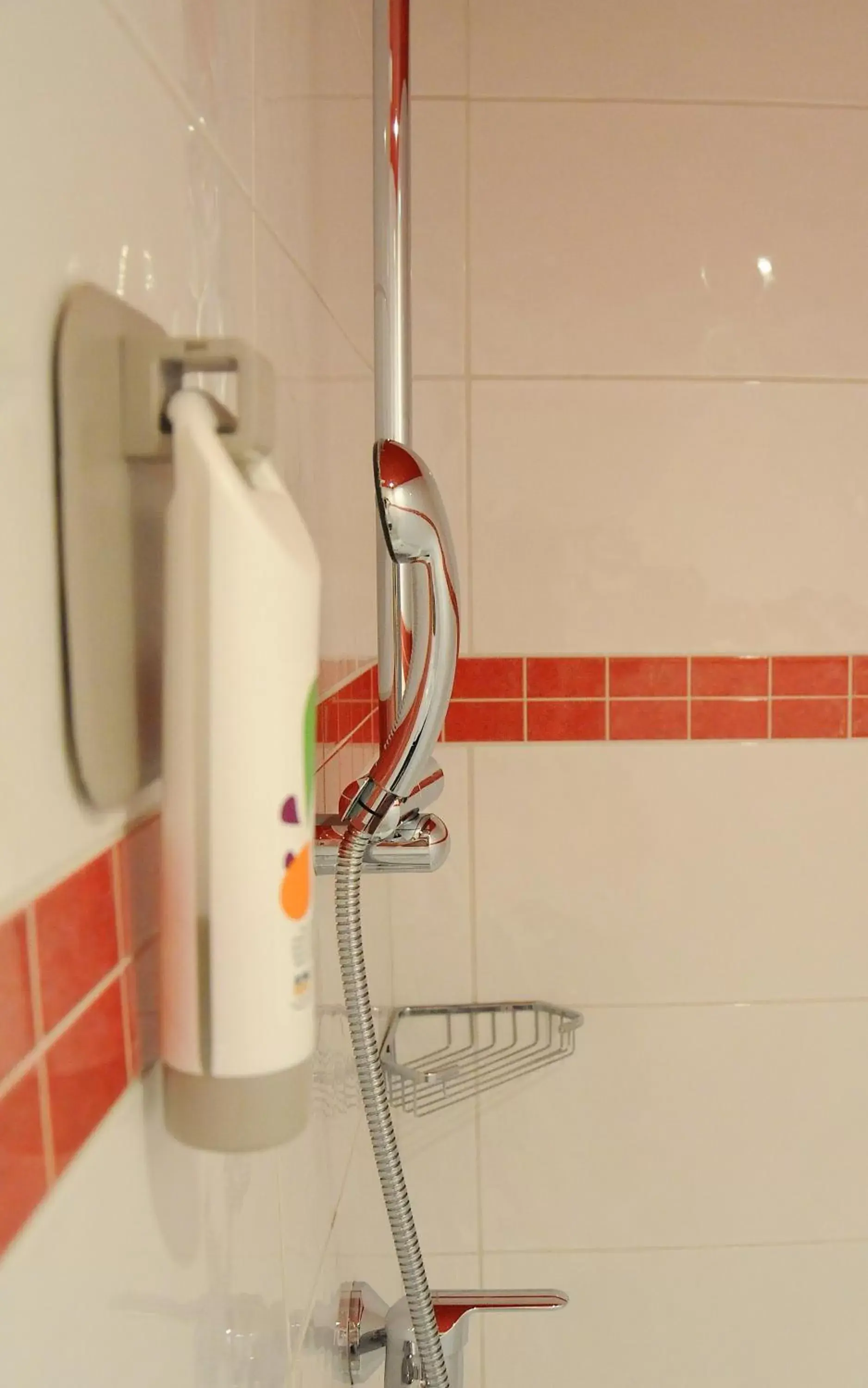 Shower, Bathroom in ibis Styles Segre