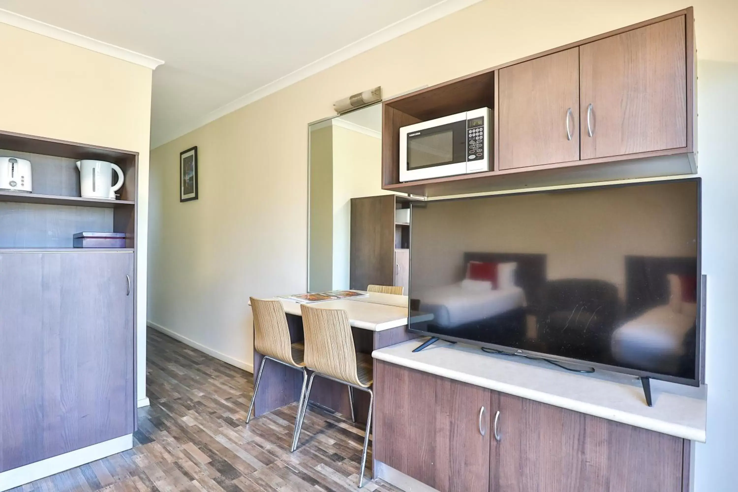 Photo of the whole room, Kitchen/Kitchenette in Boulevard Motor Inn