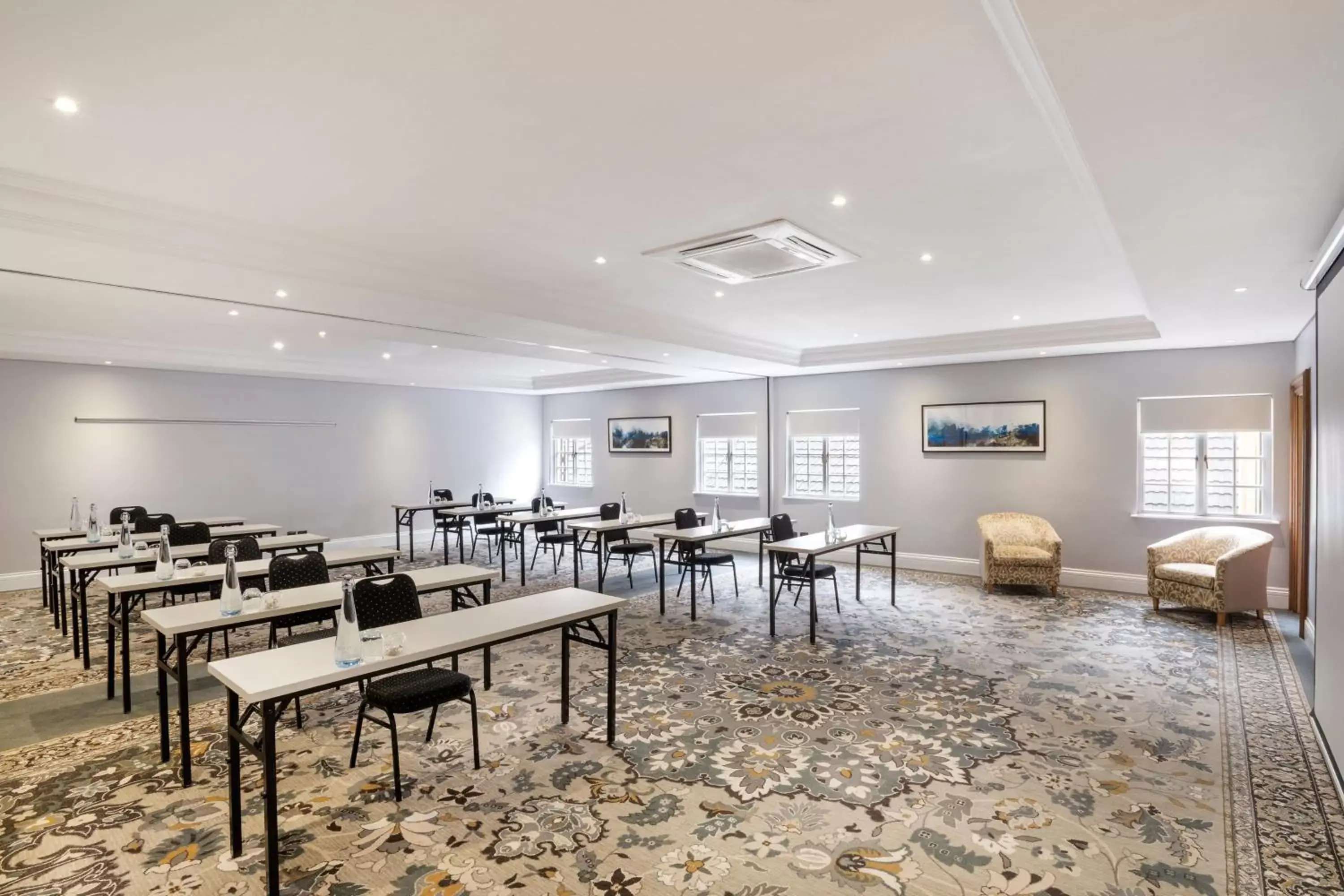 Meeting/conference room in Protea Hotel by Marriott Johannesburg Balalaika Sandton