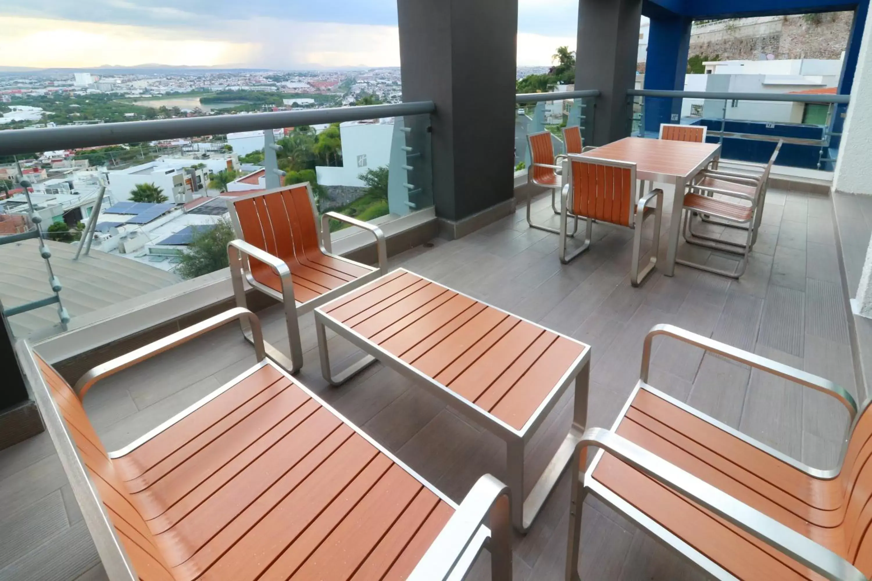 Balcony/Terrace, Restaurant/Places to Eat in Holiday Inn Queretaro Zona Diamante, an IHG Hotel