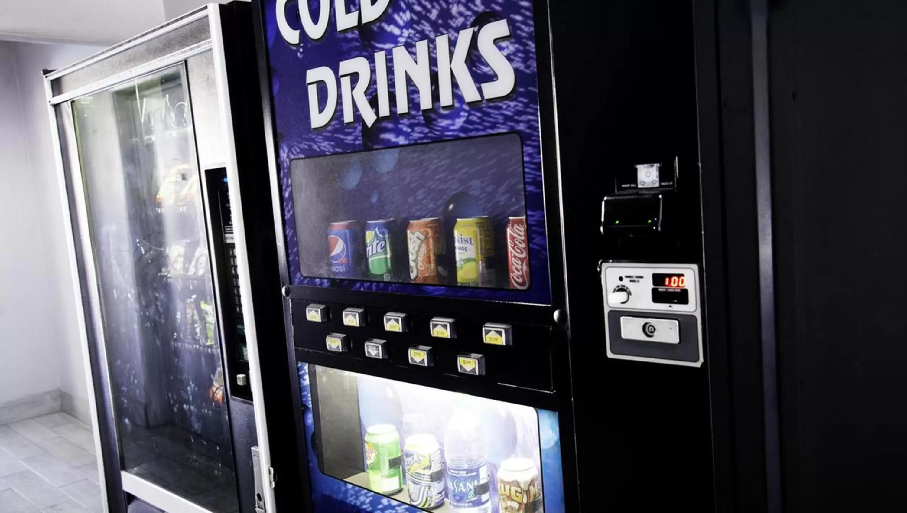 vending machine in Kings Motel Inglewood