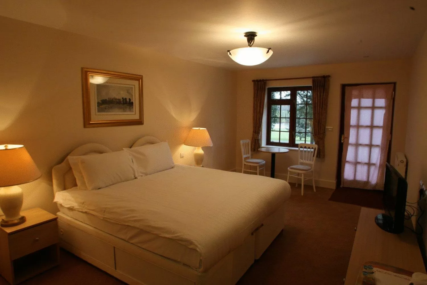 Bed in Donnington Grove Hotel & Golf Club