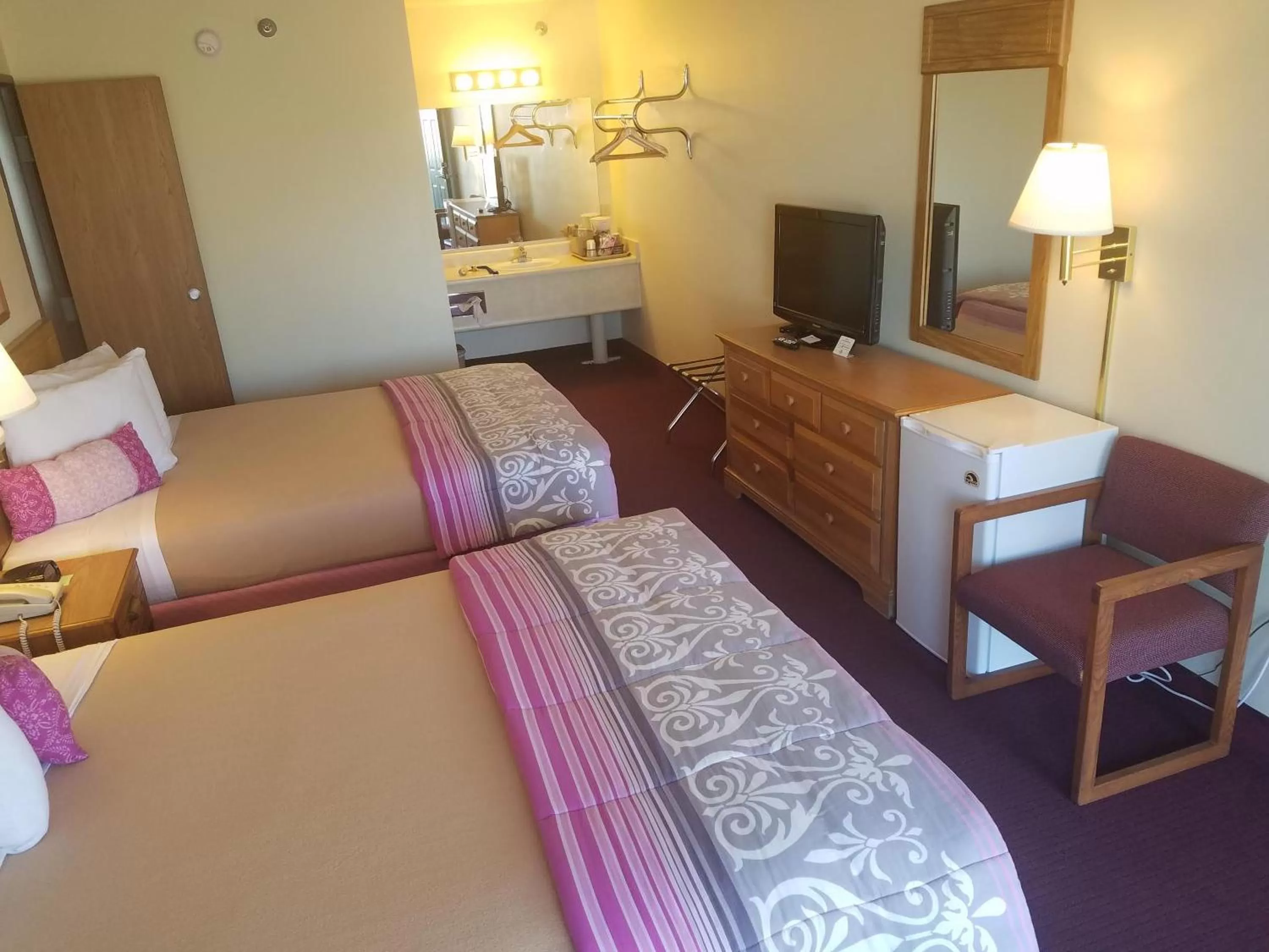 TV and multimedia, Bed in Ozark Valley Inn