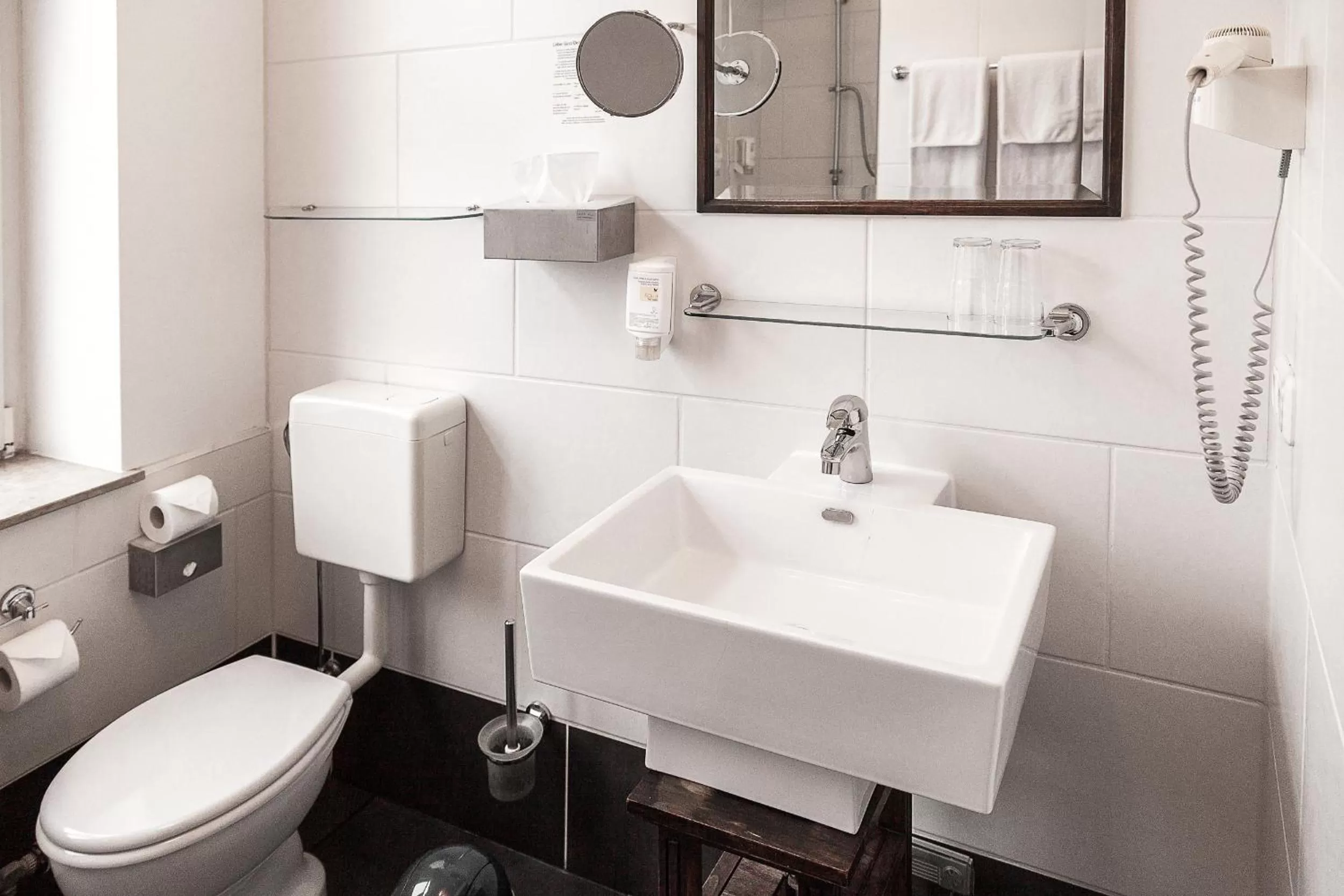 Bathroom in Hotel Aviv Dresden