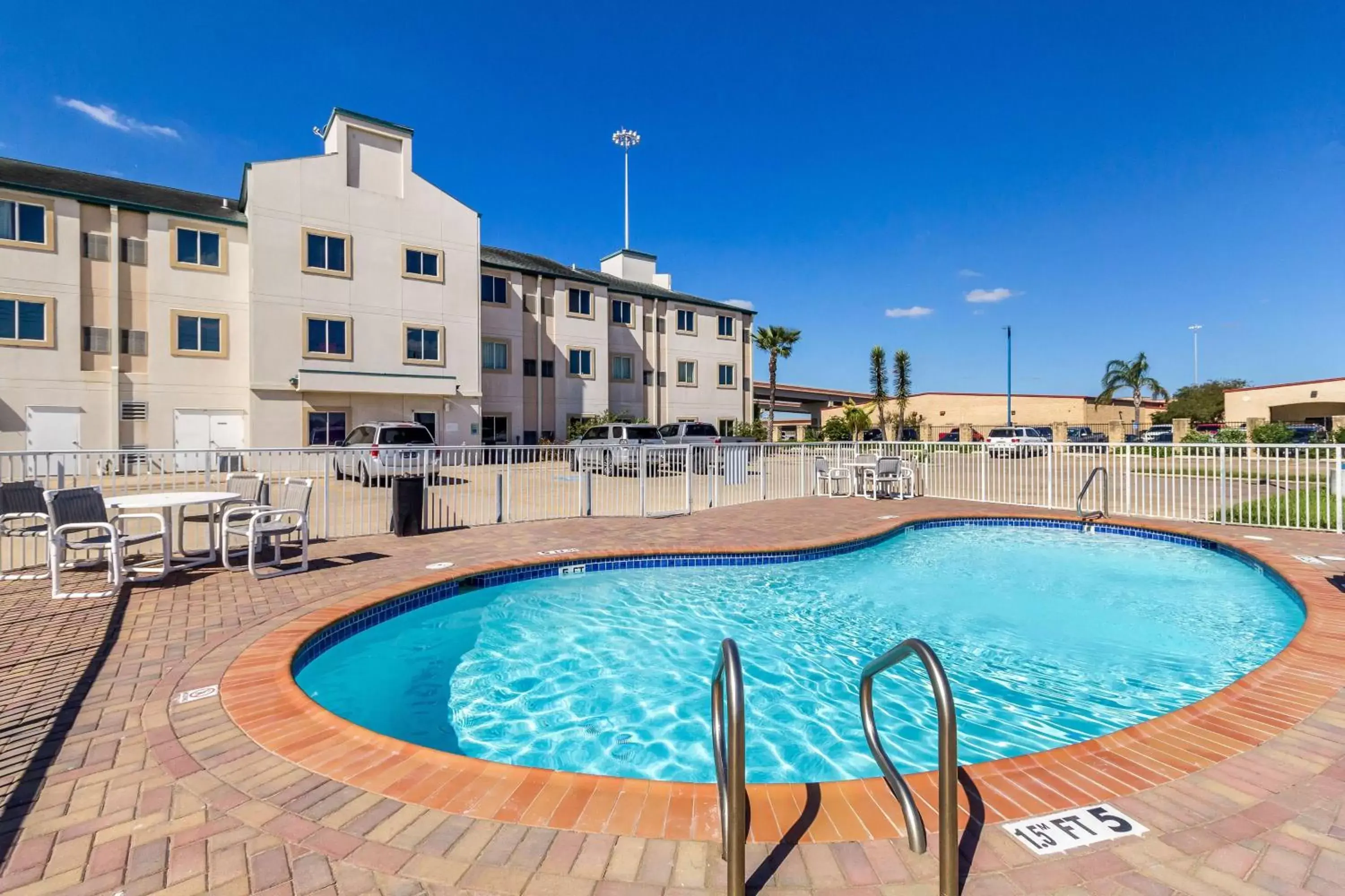Activities, Swimming Pool in Motel 6-Harlingen, TX
