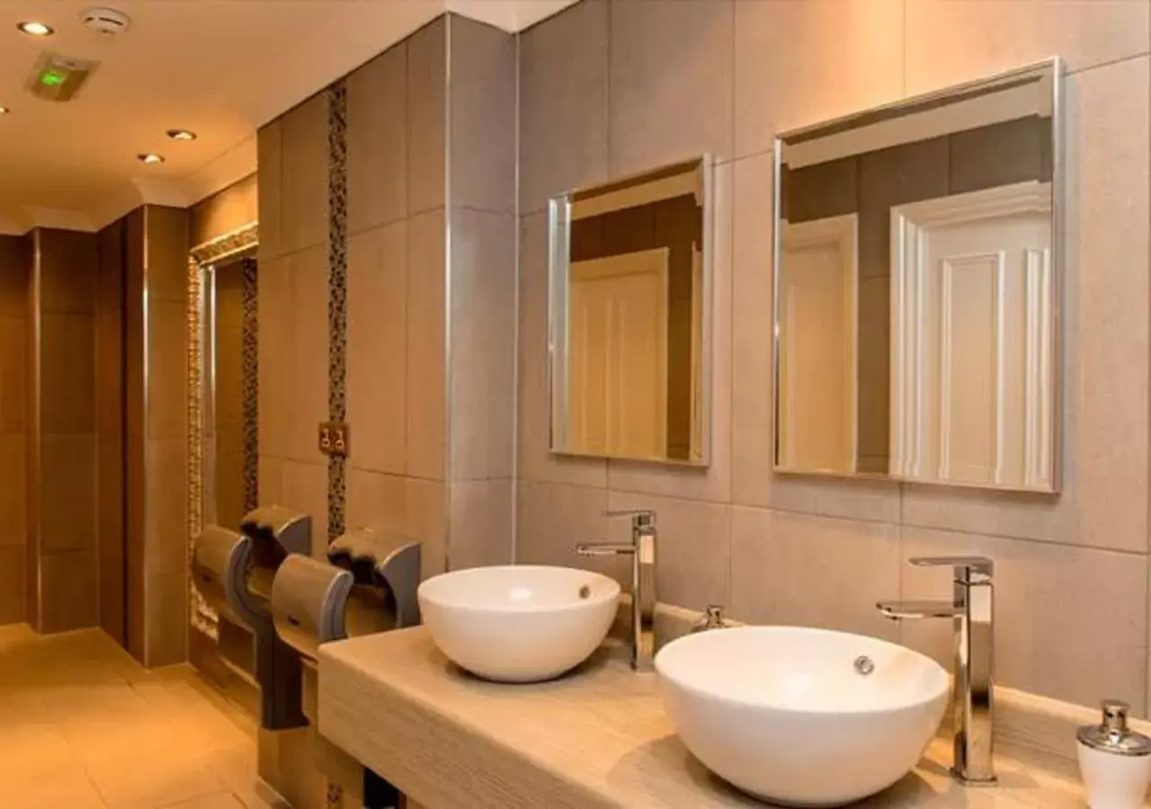 Area and facilities, Bathroom in Hotel Miramar