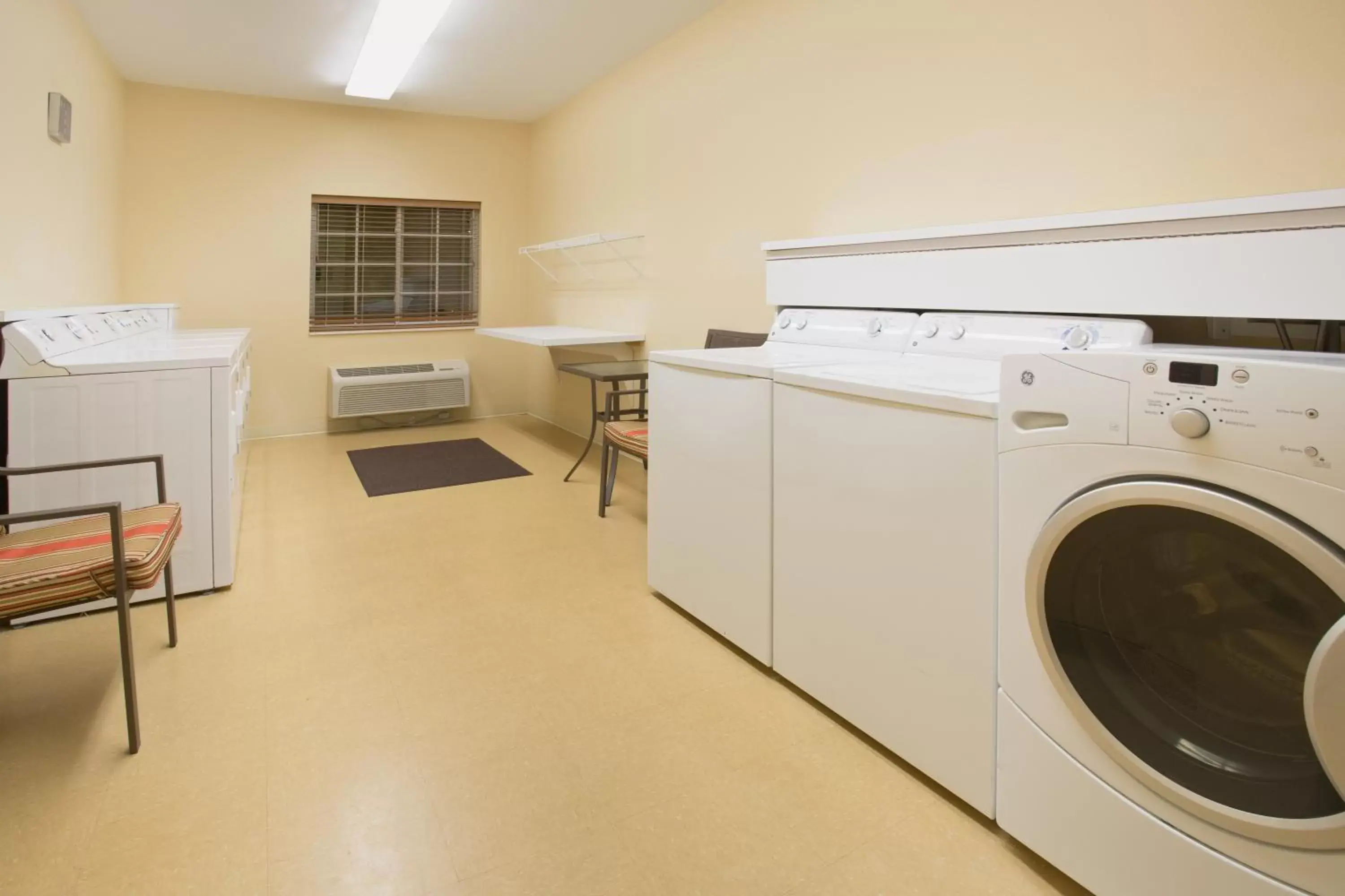 Other, Kitchen/Kitchenette in Candlewood Suites - Peoria at Grand Prairie, an IHG Hotel