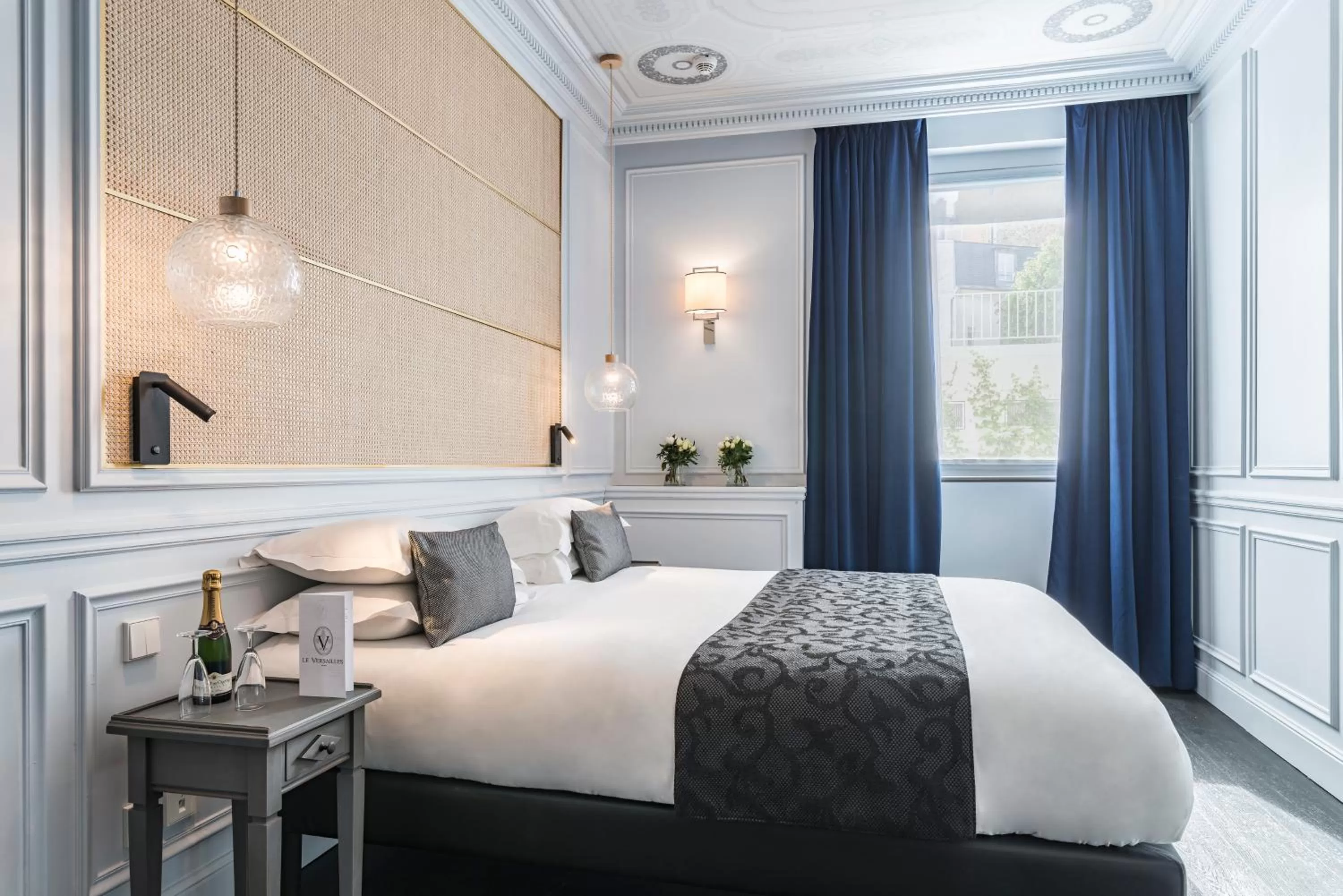 Photo of the whole room, Bed in Hôtel Le Versailles