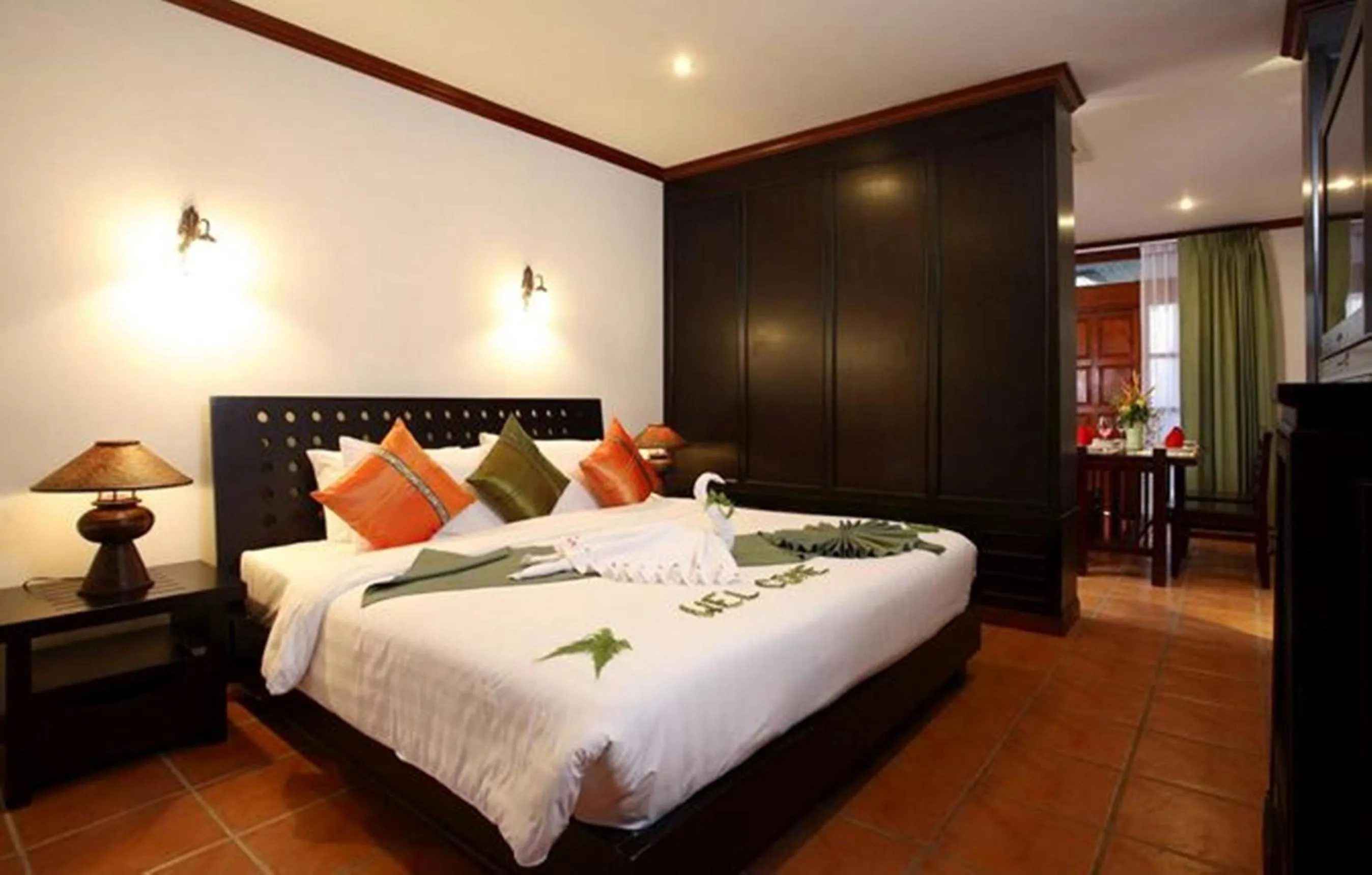 Bed in Royal Phawadee Village Patong - 2 Minutes walk to the beach