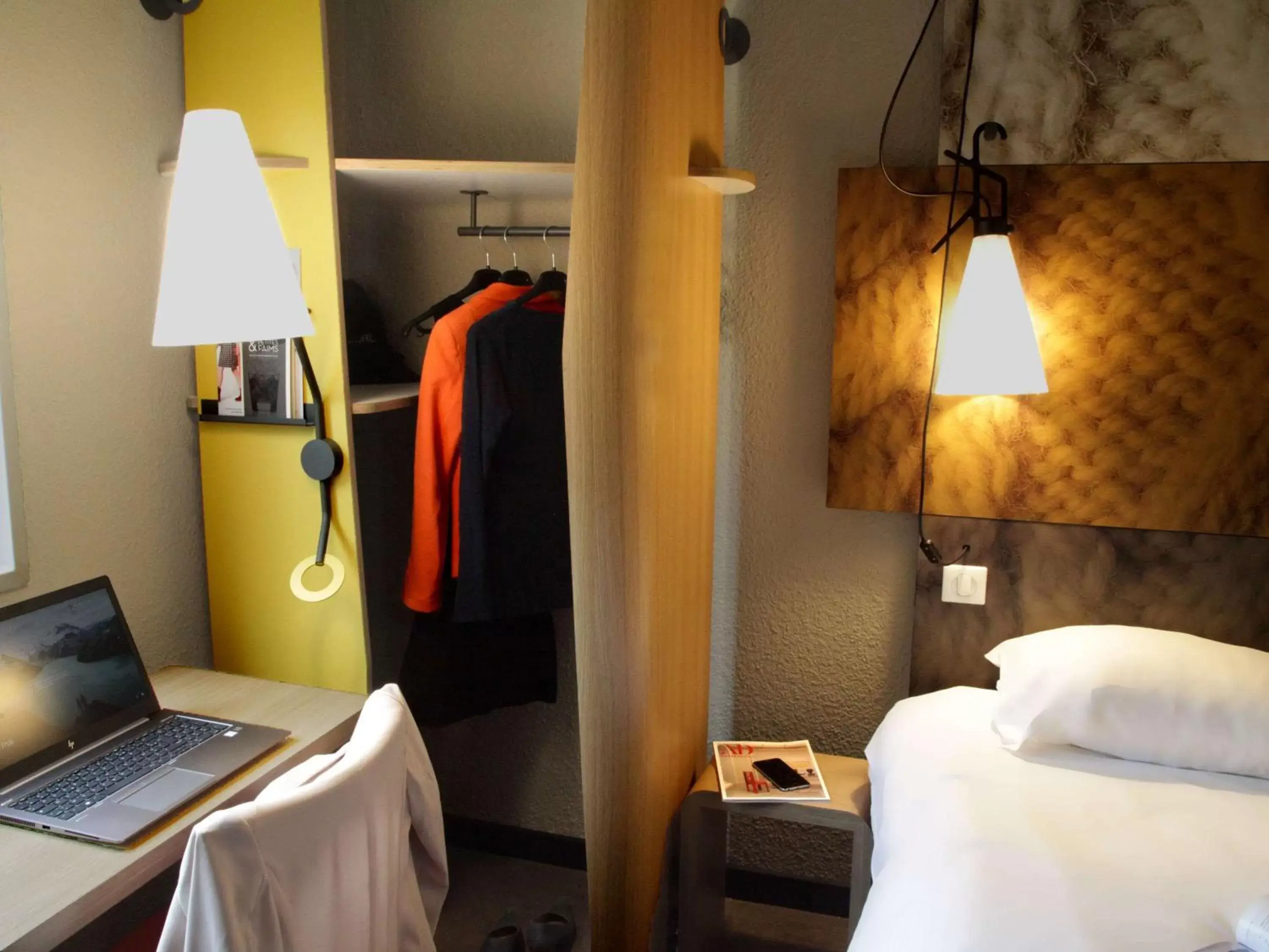 Photo of the whole room, Bed in ibis Quimper