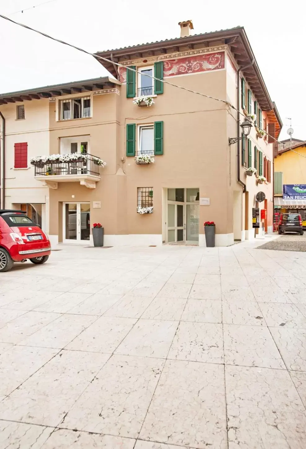 Breakfast, Property Building in B&B La Bellavita del Garda Luxury