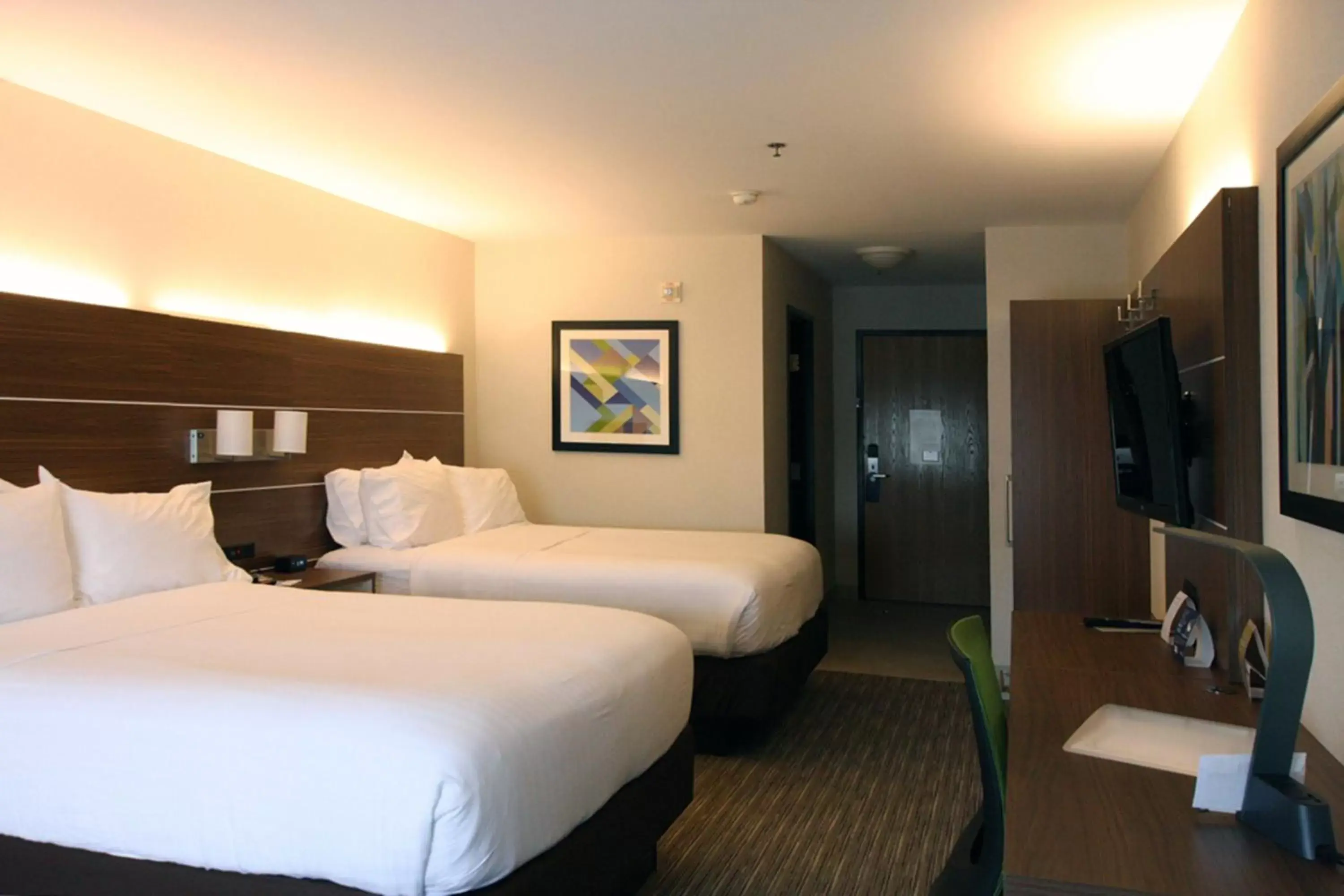 Photo of the whole room, Bed in Holiday Inn Express Branford-New Haven, an IHG Hotel