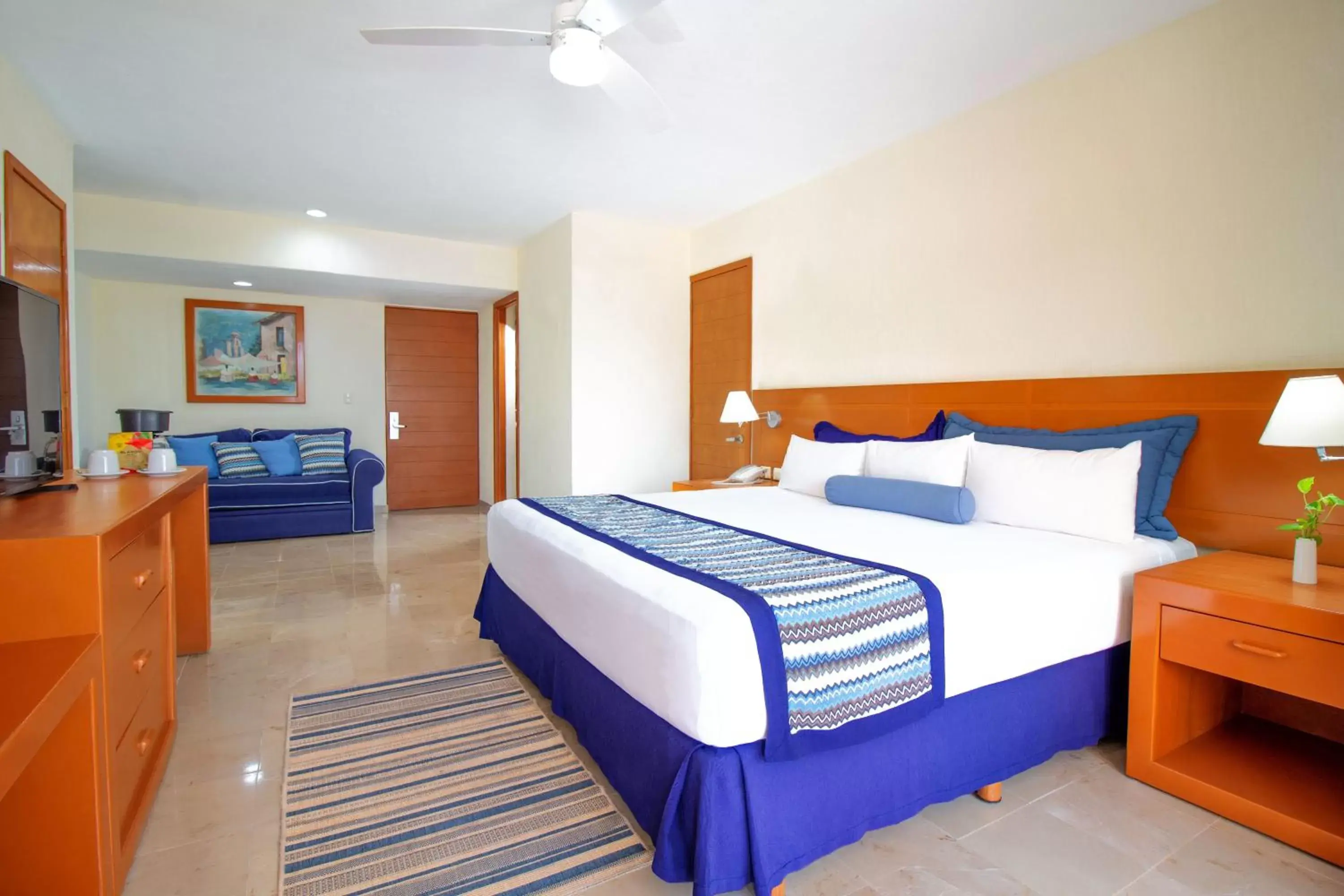 Photo of the whole room, Bed in Plaza Pelicanos Grand Beach Resort All Inclusive