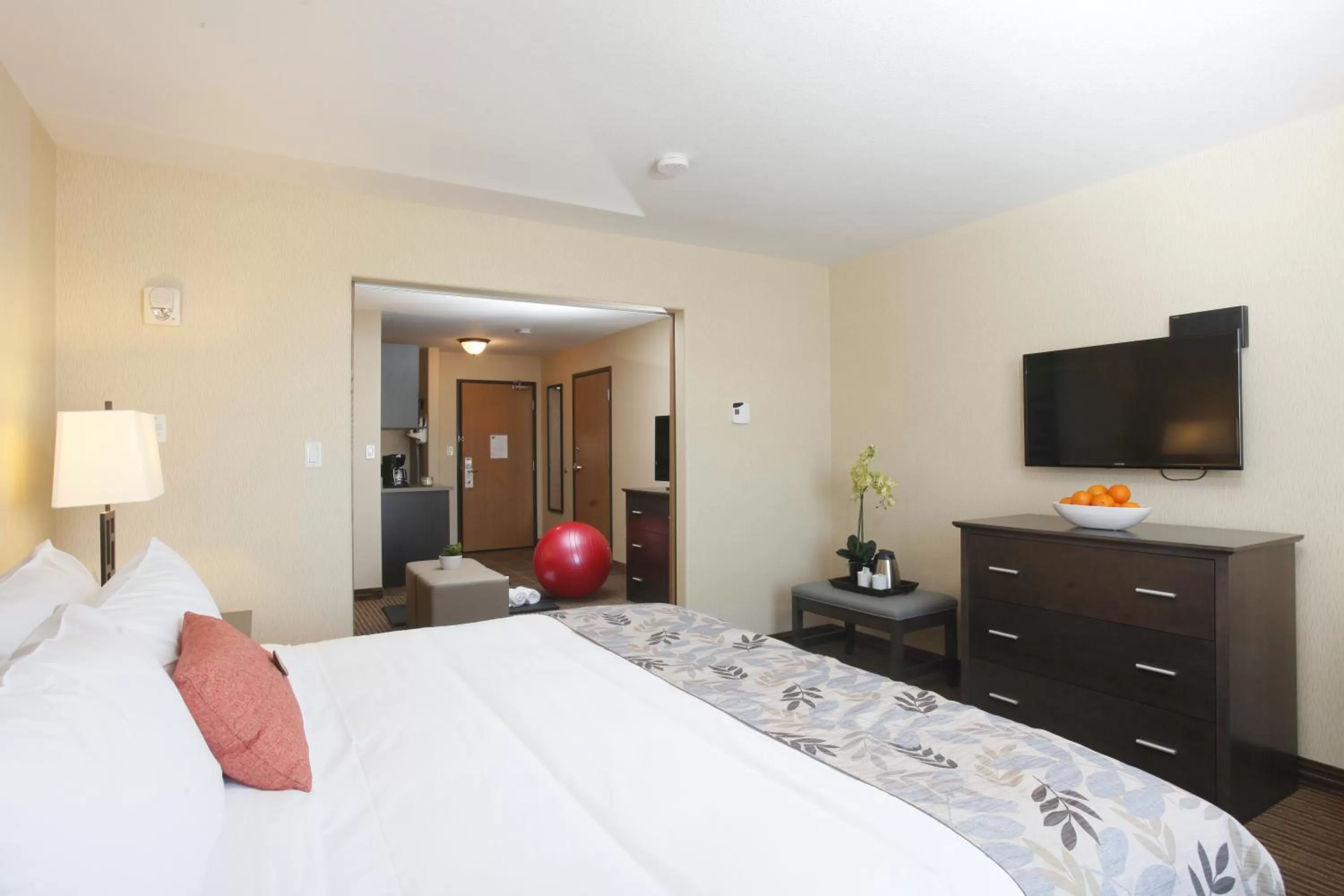 Bed in Pomeroy Inn & Suites at Olds College